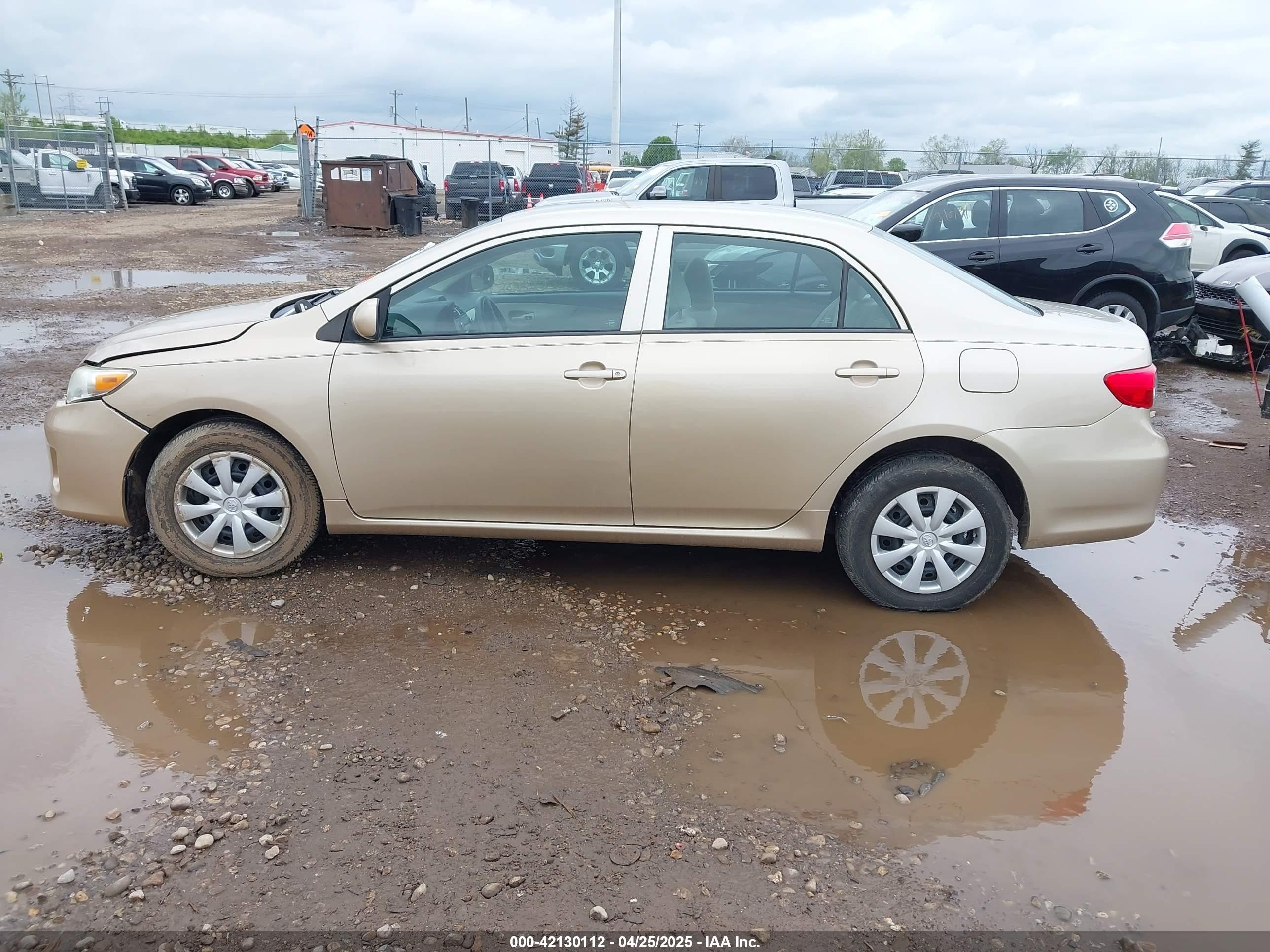 2013 Toyota Corolla L Золотой vin: 5YFBU4EE5DP215796