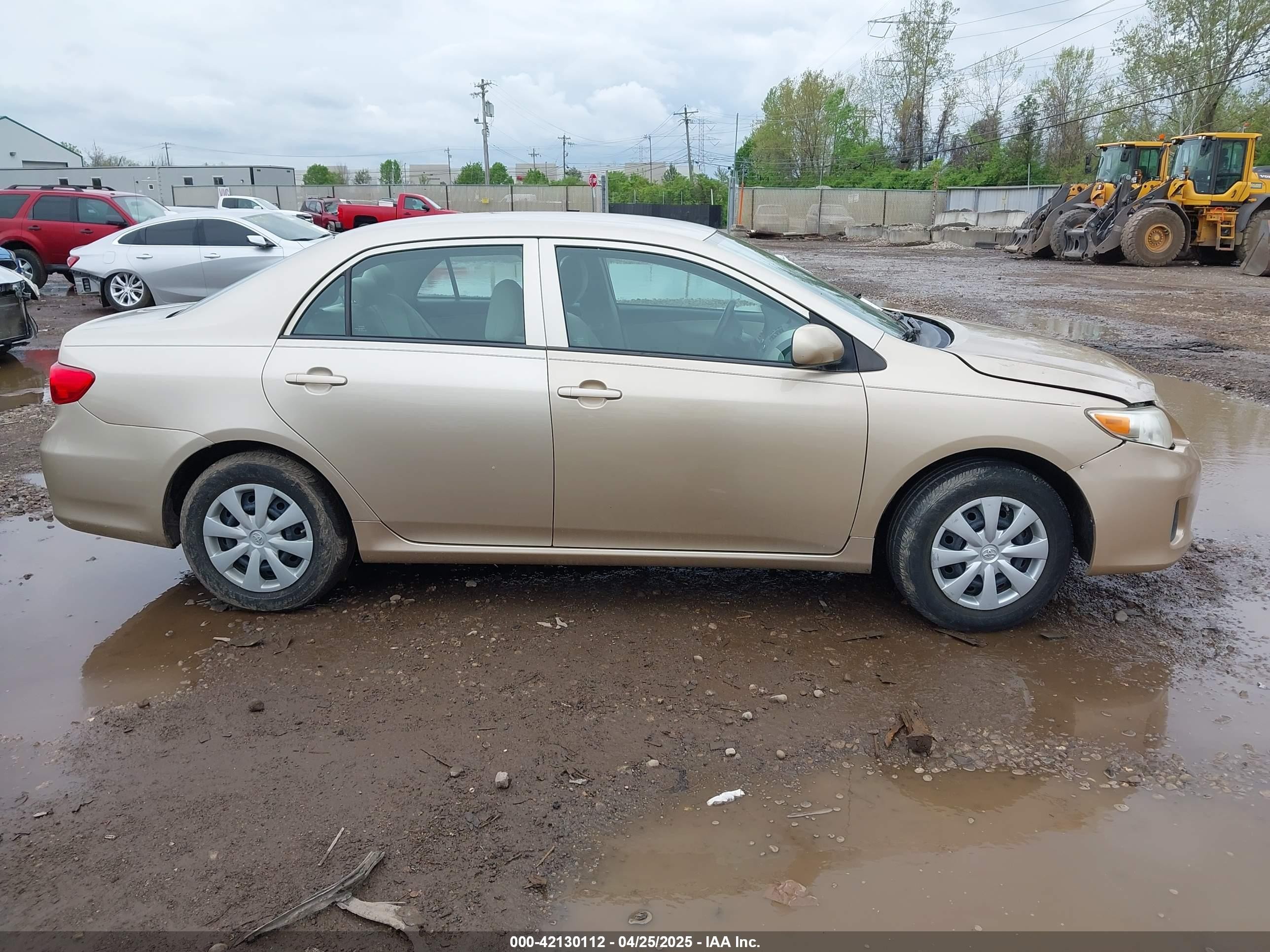 2013 Toyota Corolla L Золотой vin: 5YFBU4EE5DP215796