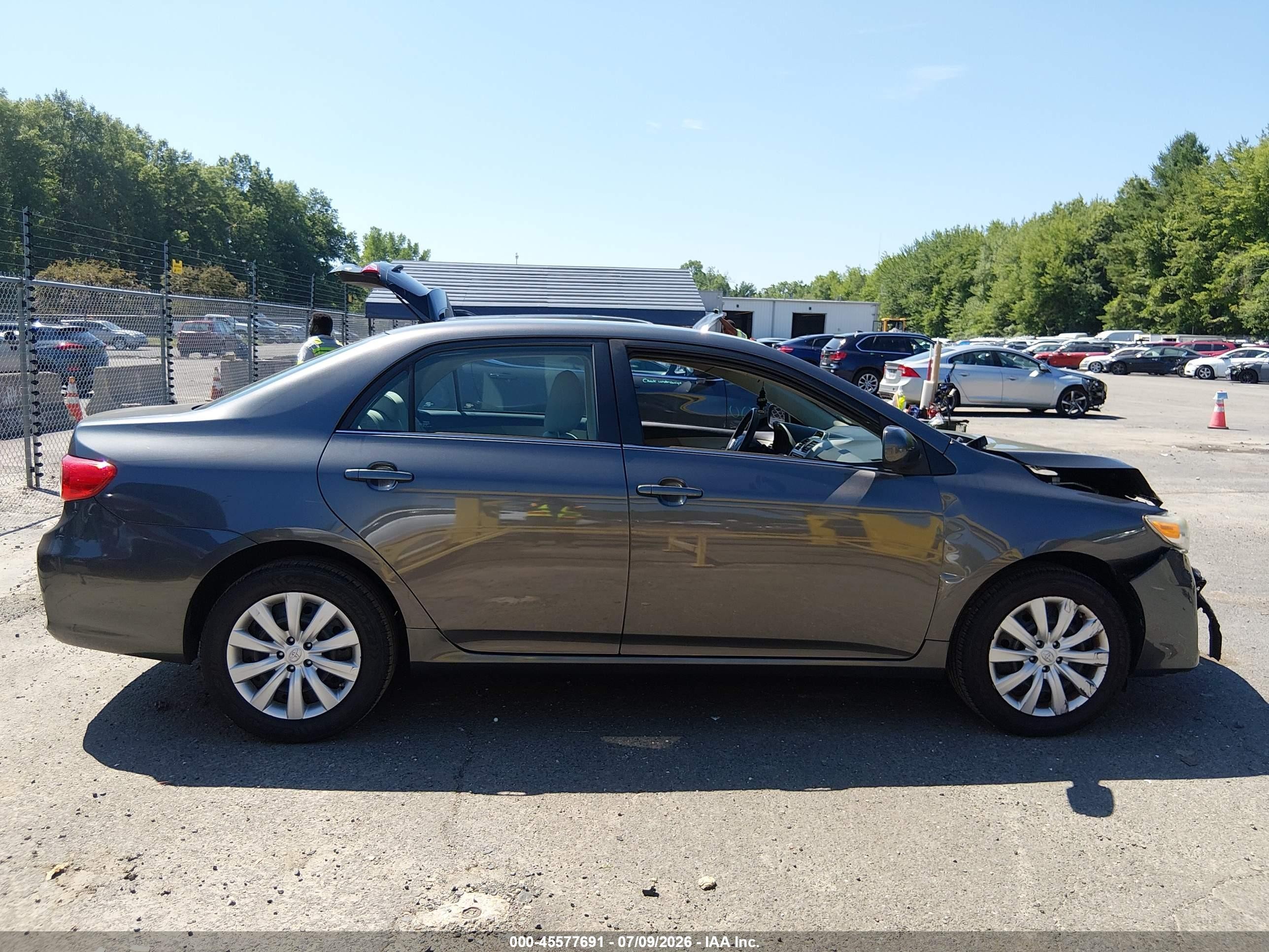 2013 Toyota Corolla Le Gray vin: 5YFBU4EE5DP224630