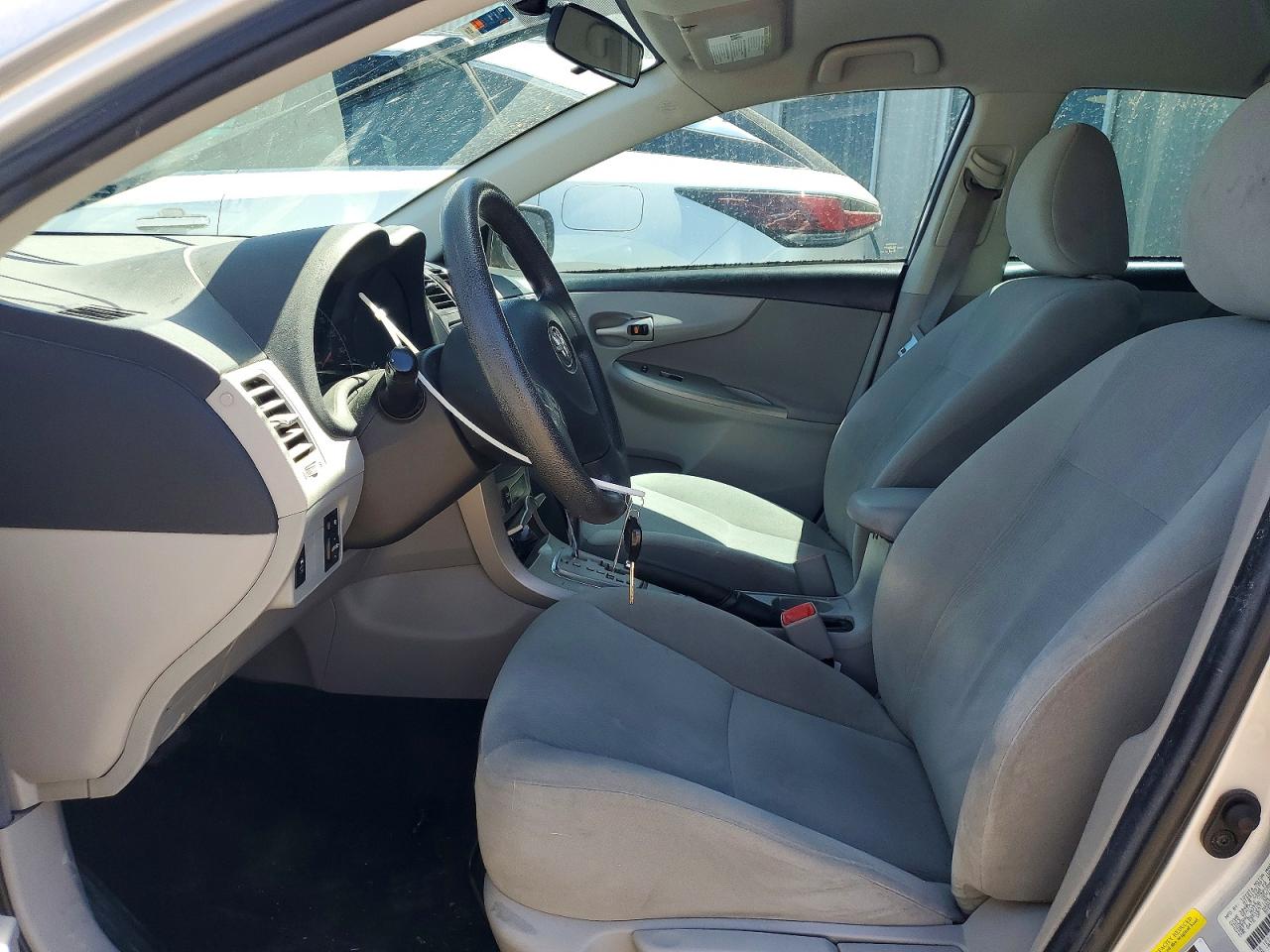 2013 Toyota Corolla Le Silver vin: 5YFBU4EE5DP224918