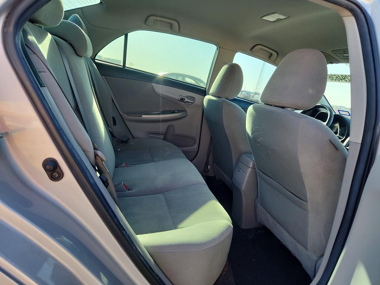 2013 Toyota Corolla Le Silver vin: 5YFBU4EE5DP224918