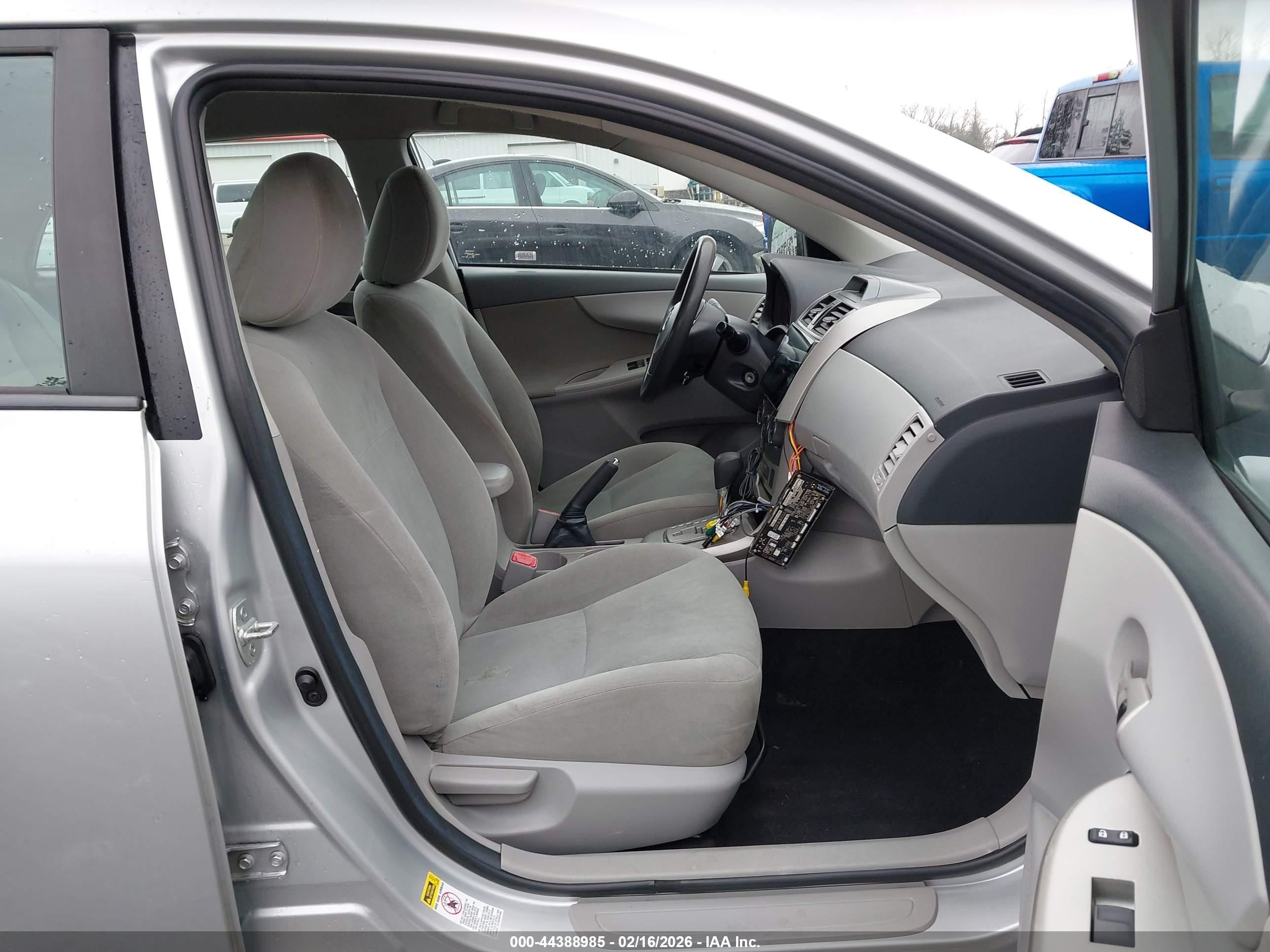 2012 Toyota Corolla Le Silver vin: 5YFBU4EE6CP047729