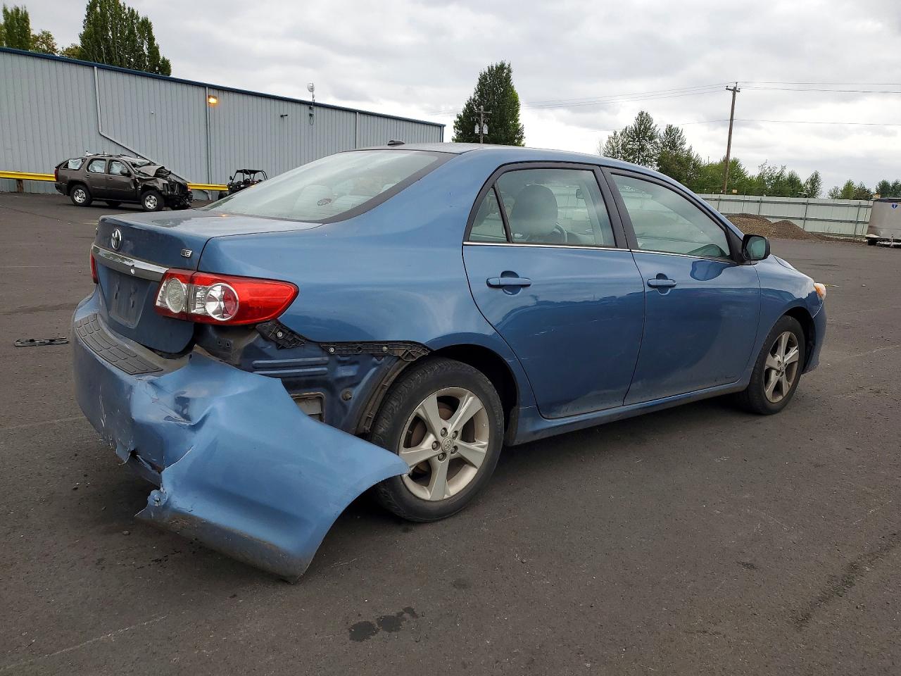 2013 Toyota Corolla Le Blue vin: 5YFBU4EE6DP100303