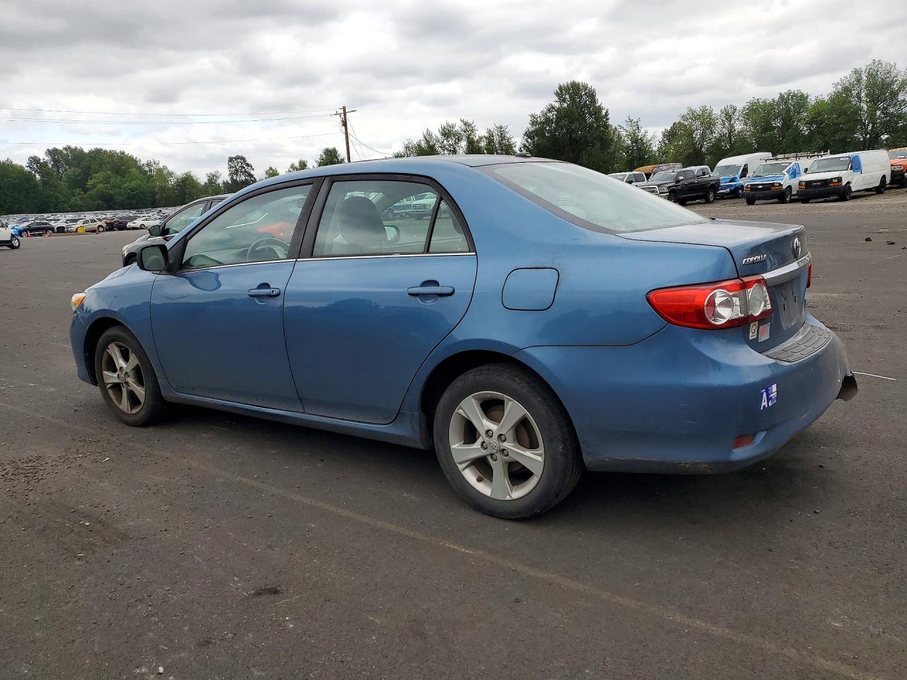 2013 Toyota Corolla Le Blue vin: 5YFBU4EE6DP100303