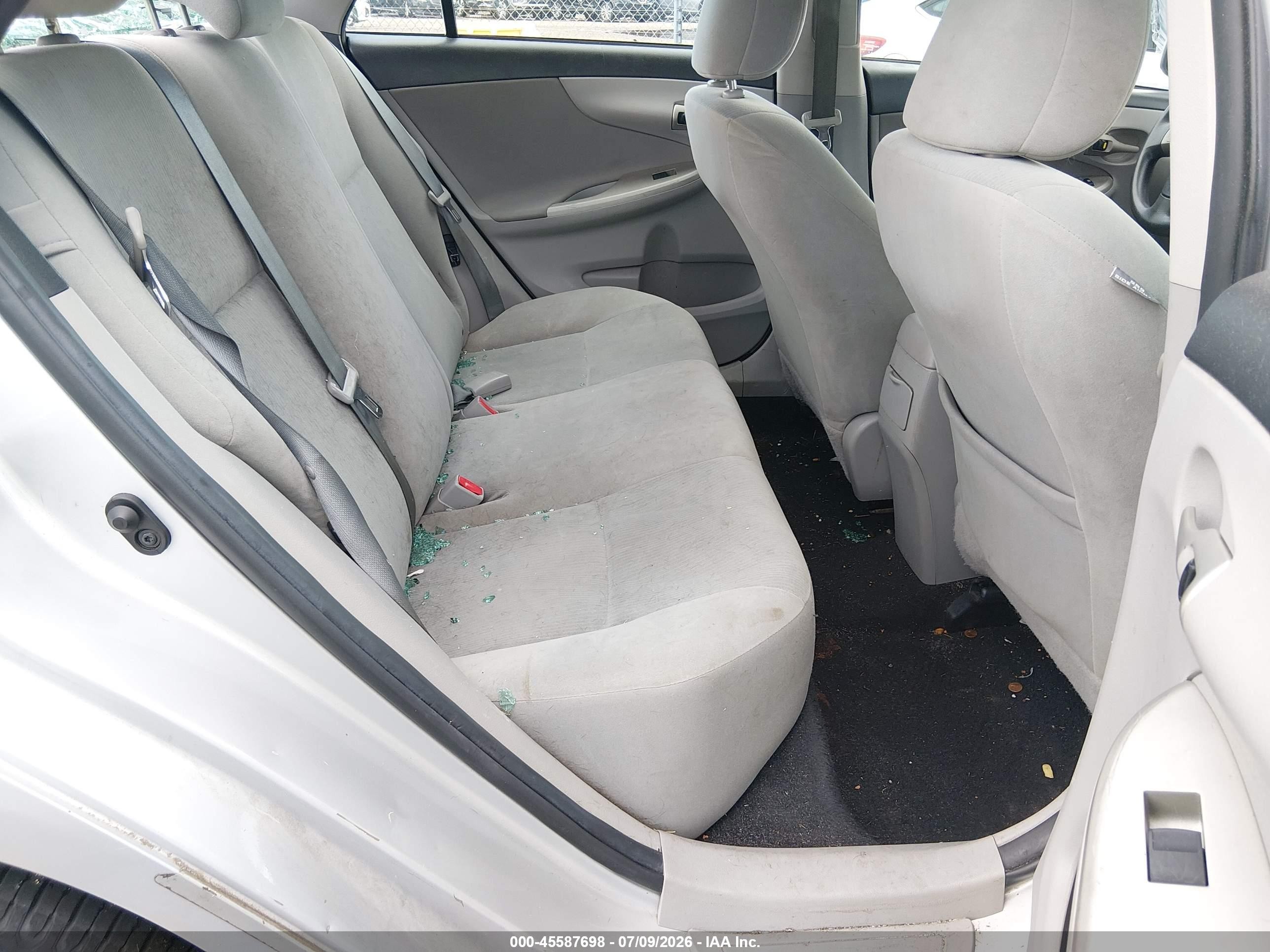 2013 Toyota Corolla Le Silver vin: 5YFBU4EE6DP126769