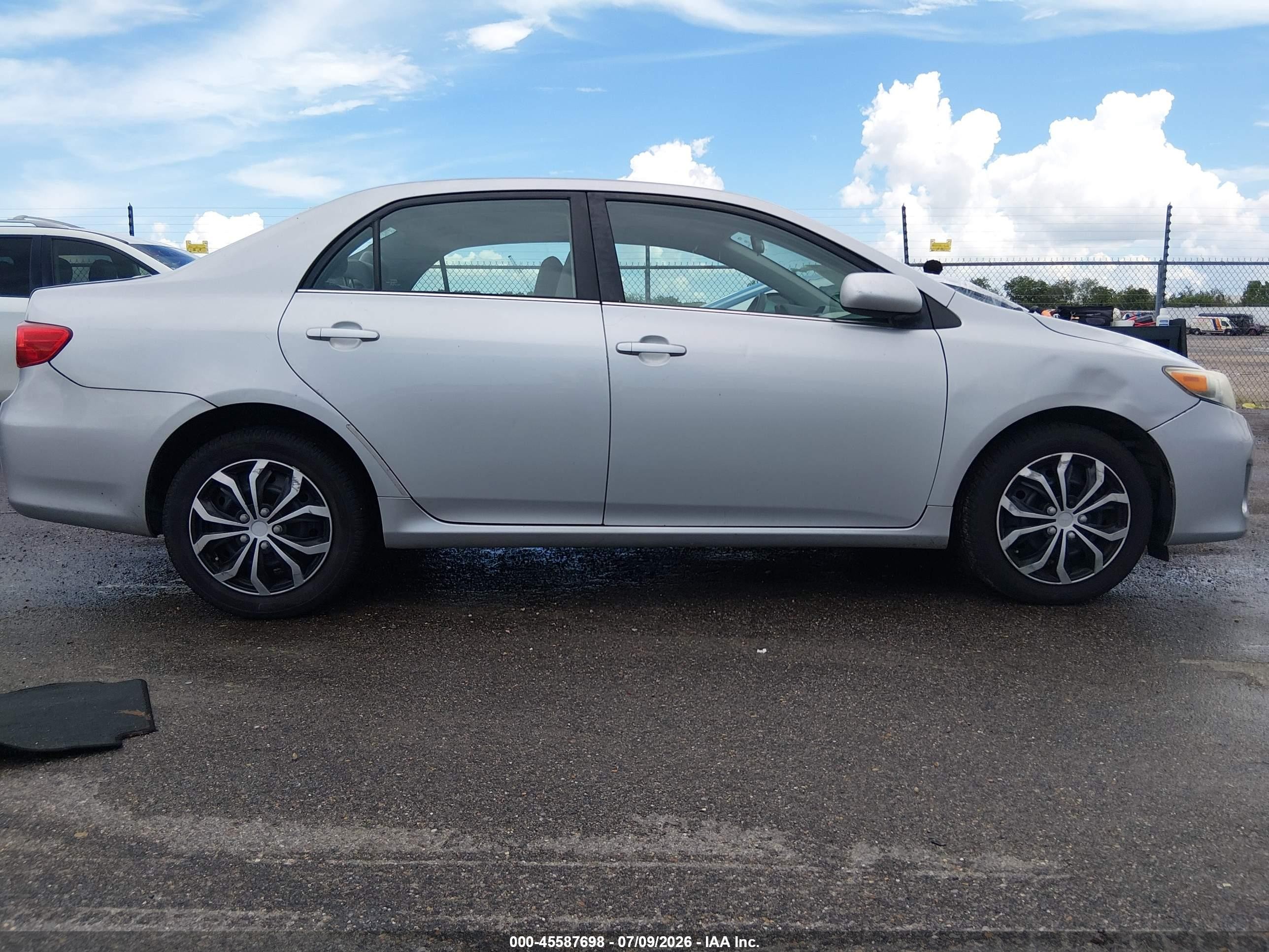 2013 Toyota Corolla Le Silver vin: 5YFBU4EE6DP126769