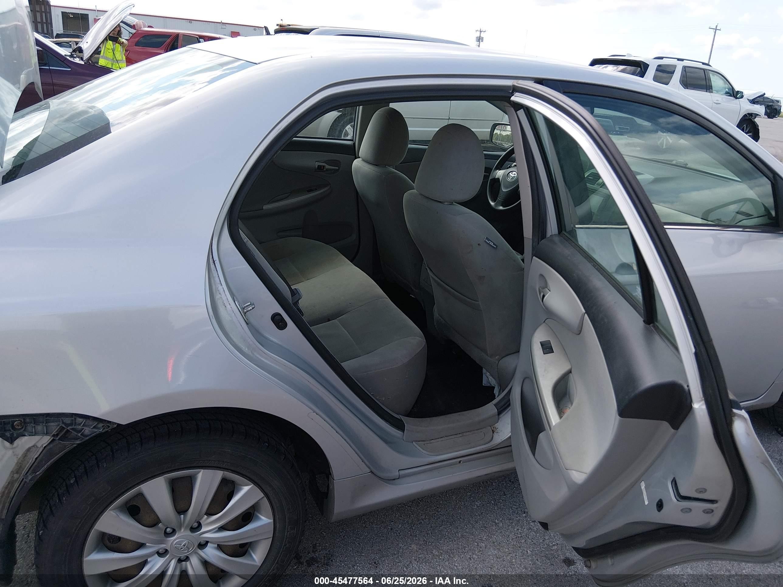 2013 Toyota Corolla Le Серебряный vin: 5YFBU4EE6DP128487