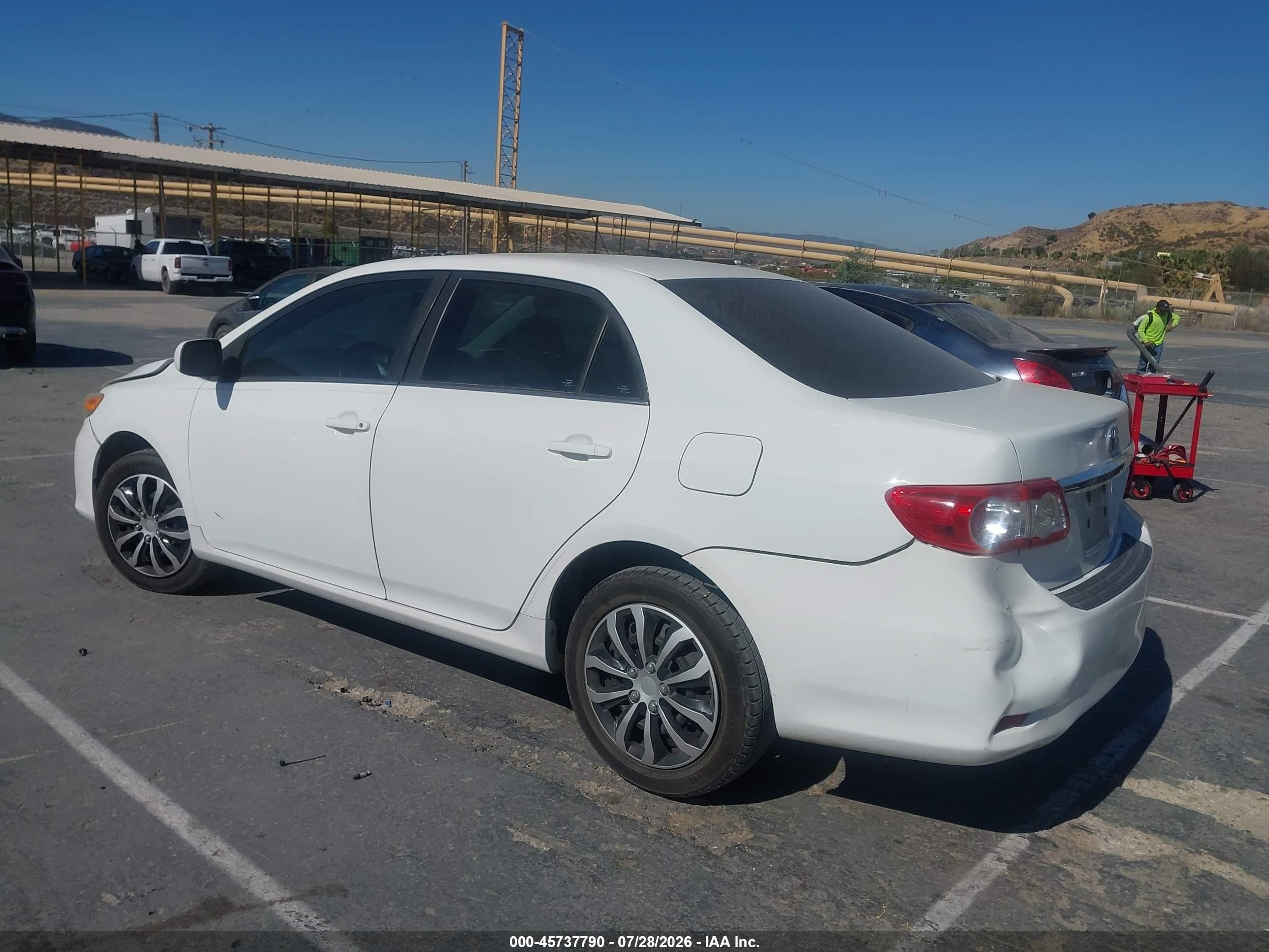 2013 Toyota Corolla Le White vin: 5YFBU4EE6DP146214