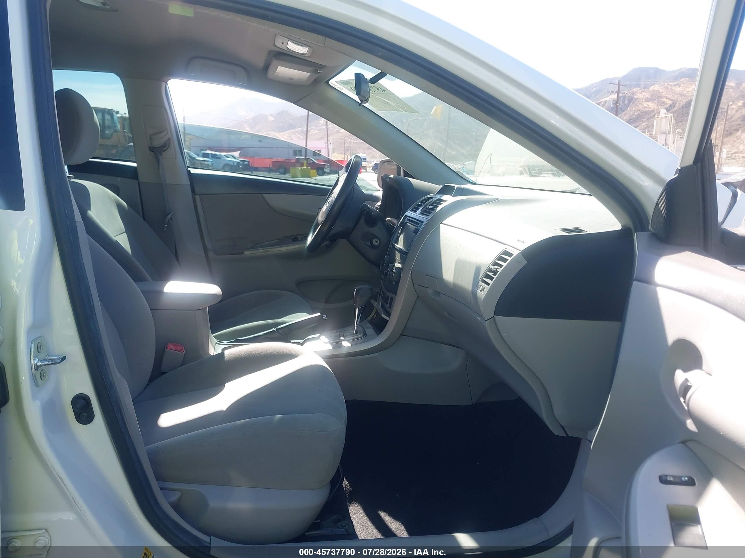 2013 Toyota Corolla Le White vin: 5YFBU4EE6DP146214