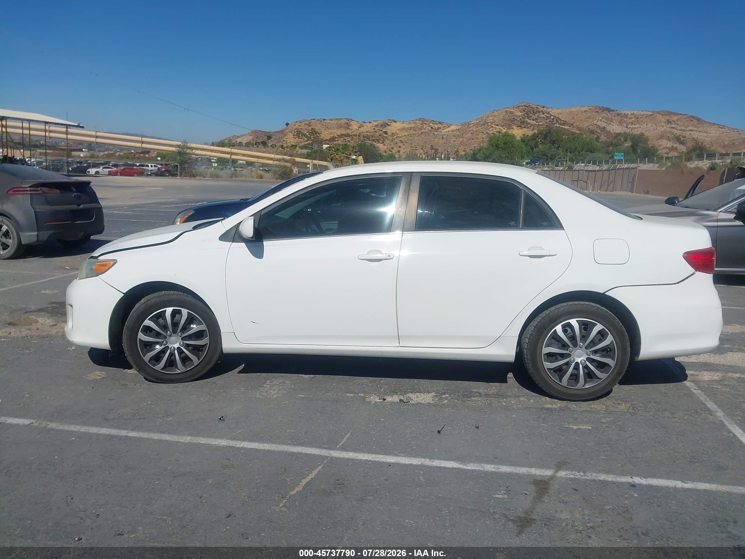 2013 Toyota Corolla Le White vin: 5YFBU4EE6DP146214