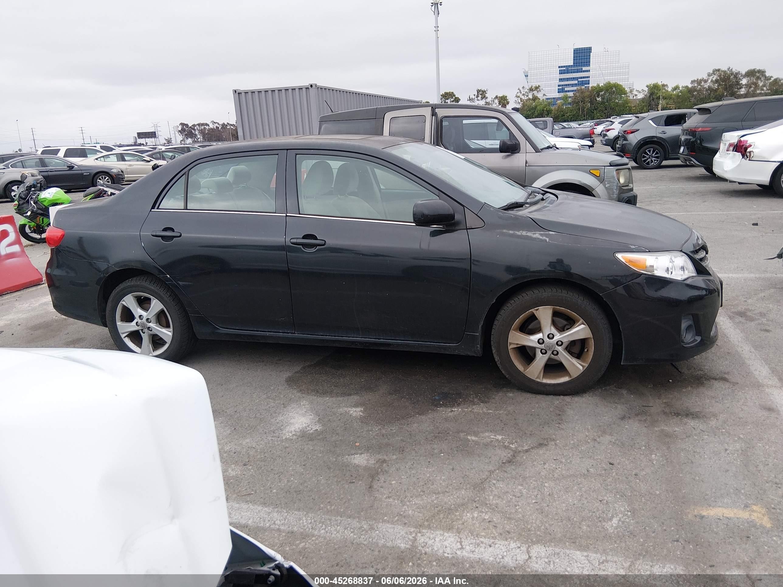 2013 Toyota Corolla Le Black vin: 5YFBU4EE6DP147847