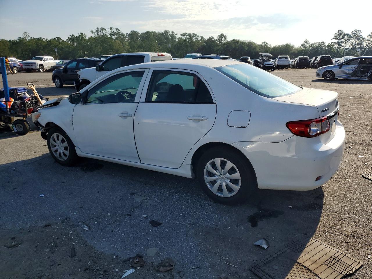2013 Toyota Corolla L White vin: 5YFBU4EE6DP181786