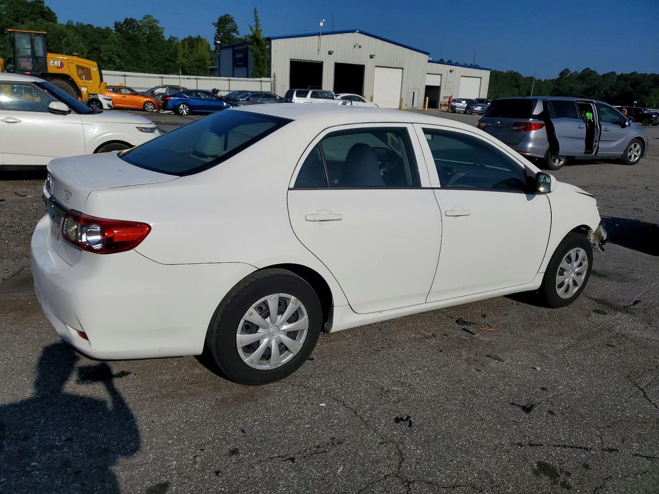 2013 Toyota Corolla L White vin: 5YFBU4EE6DP181786