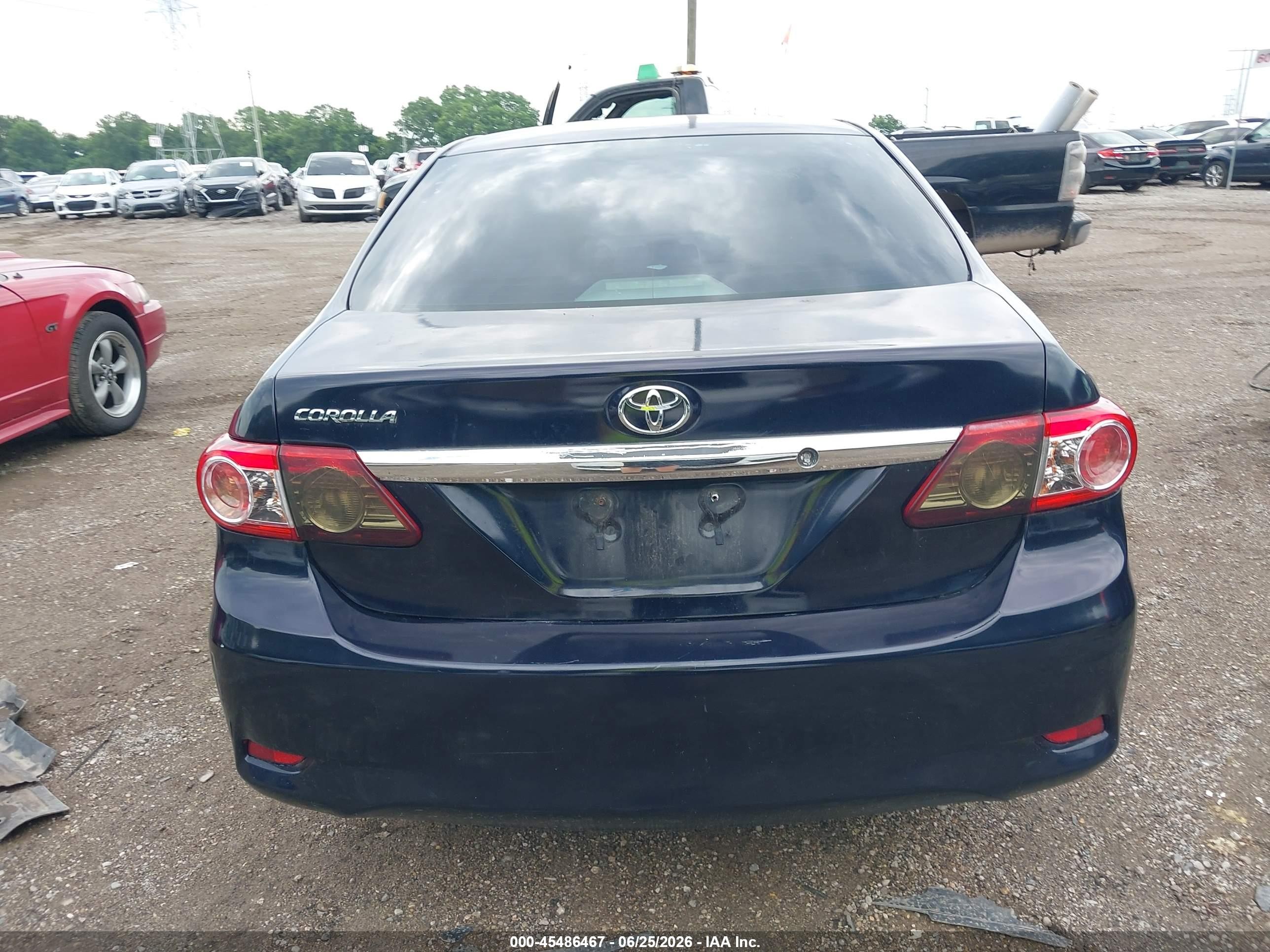 2013 Toyota Corolla L Dark Blue vin: 5YFBU4EE6DP189046