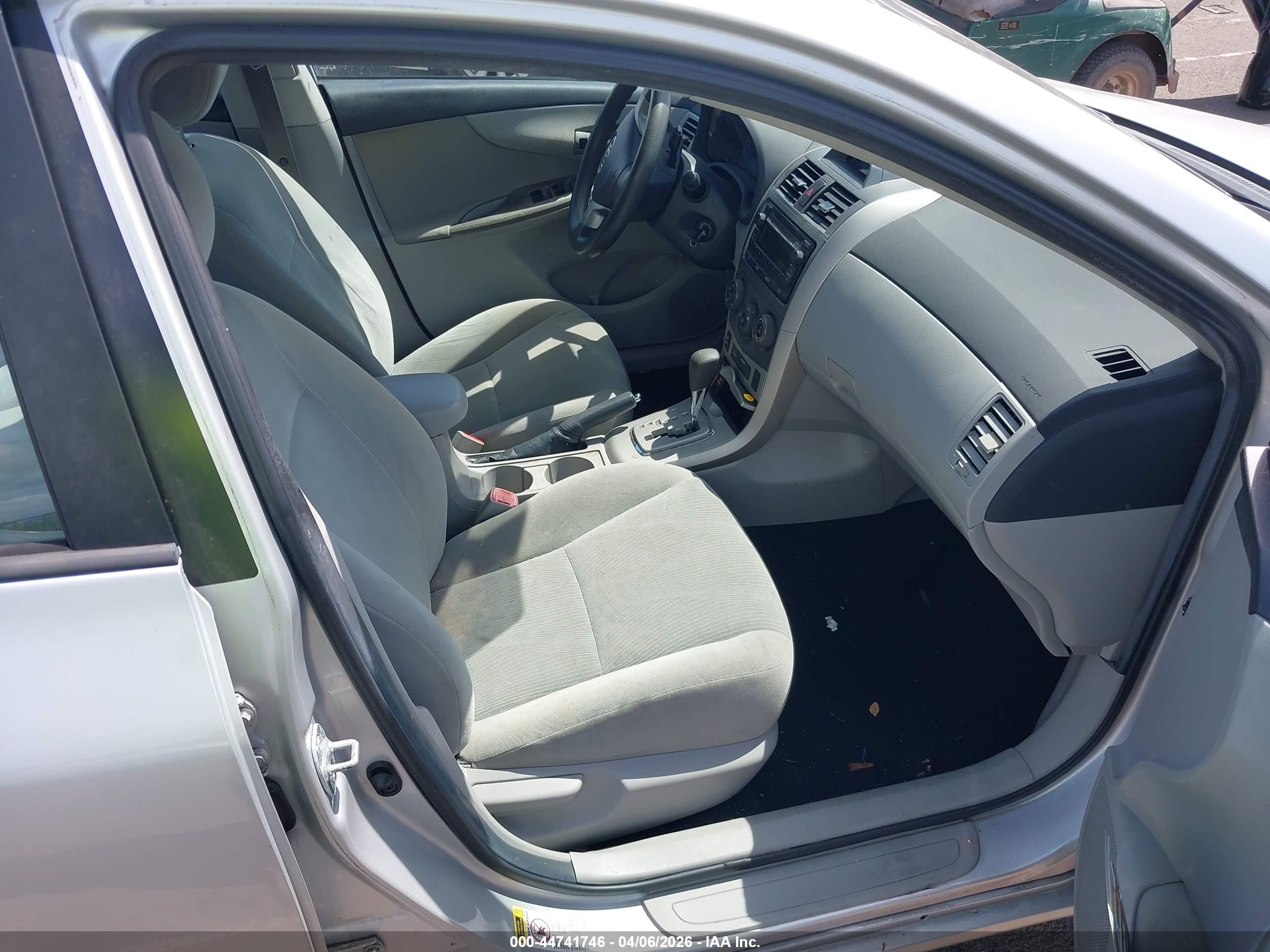 2012 Toyota Corolla Le Silver vin: 5YFBU4EE7CP016165
