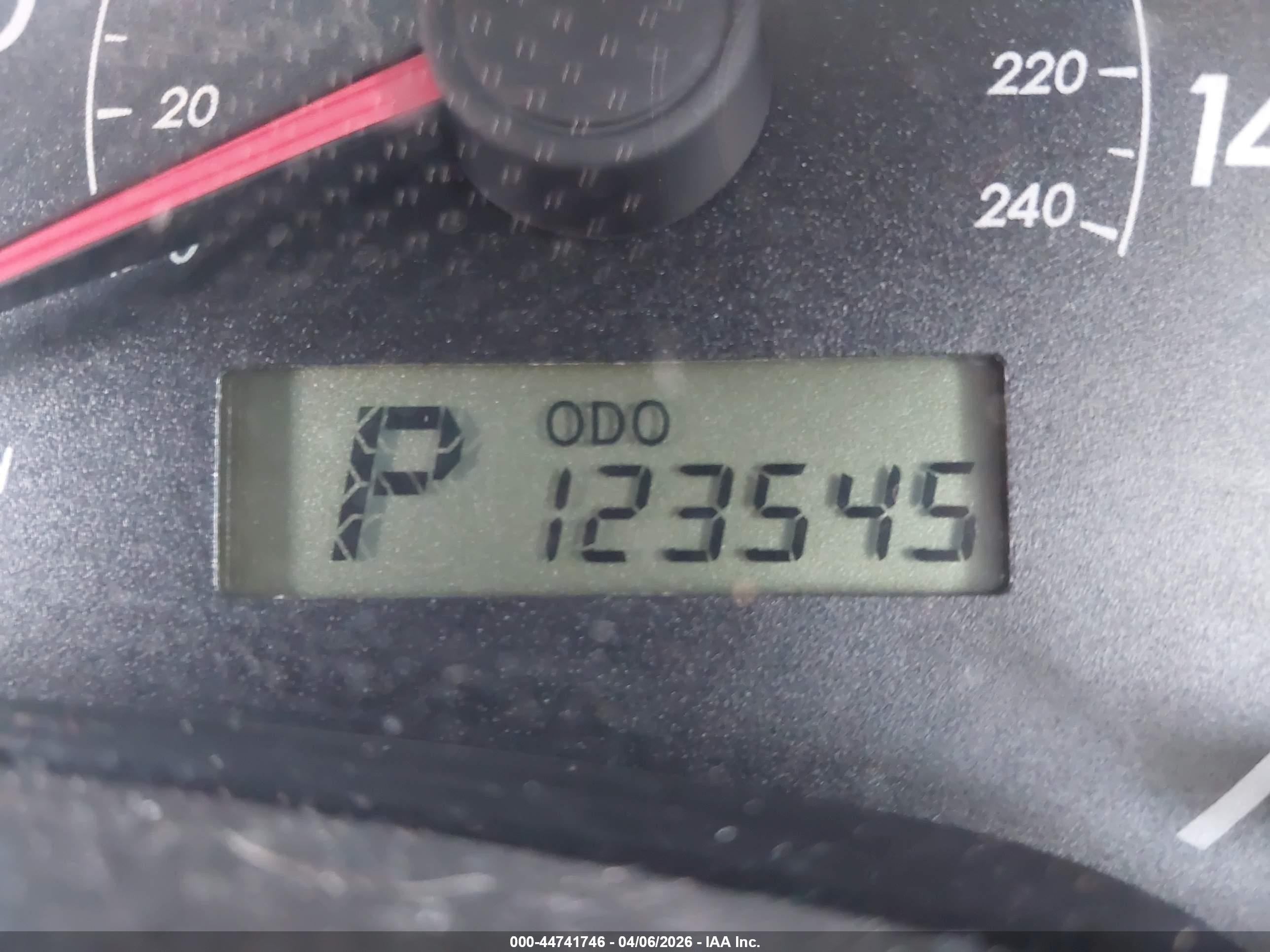 2012 Toyota Corolla Le Silver vin: 5YFBU4EE7CP016165