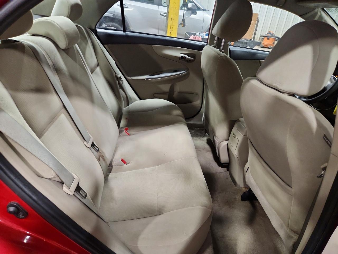 2012 Toyota Corolla Le Red vin: 5YFBU4EE7CP029157