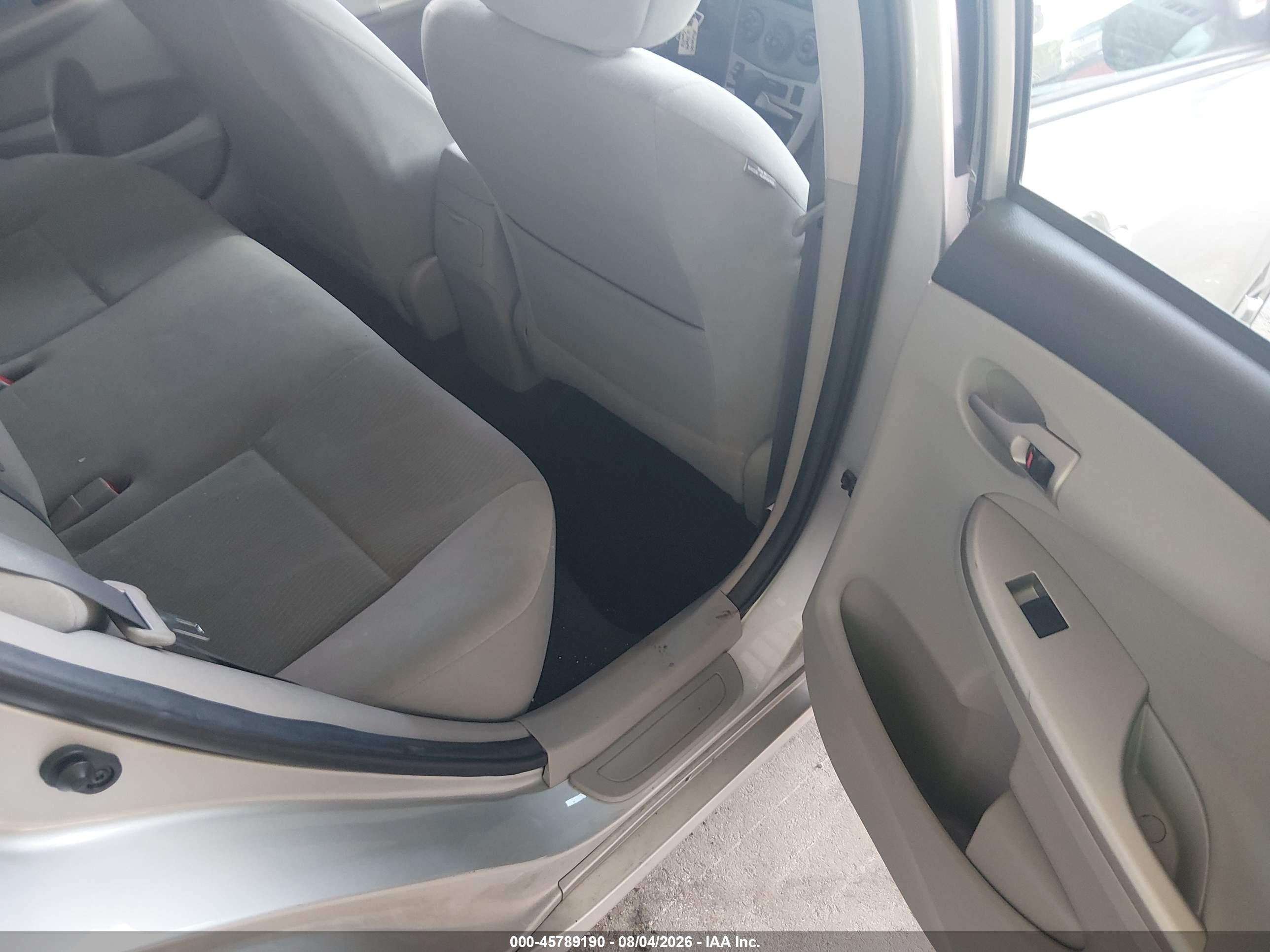 2012 Toyota Corolla Le Silver vin: 5YFBU4EE7CP060005