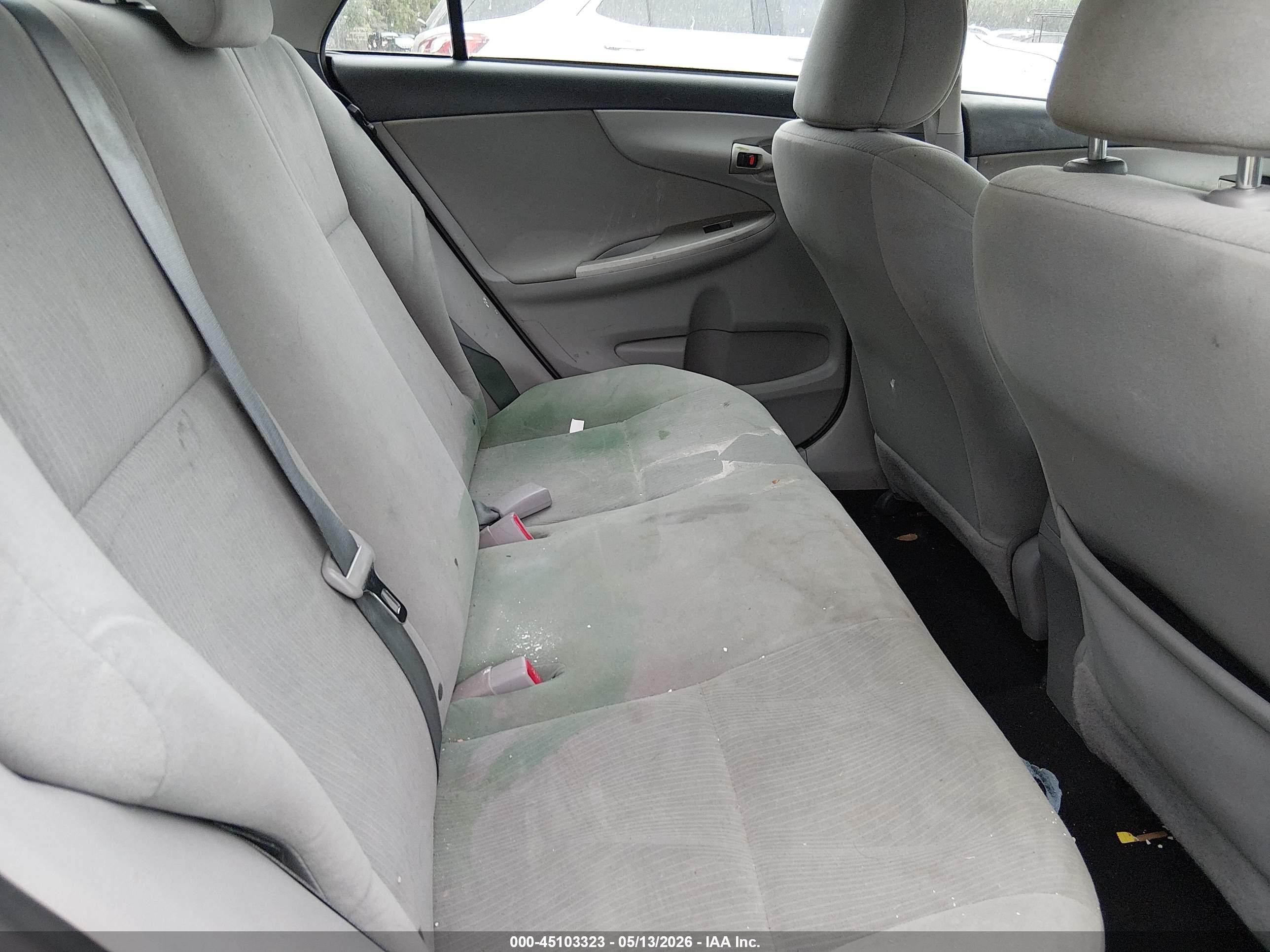 2013 Toyota Corolla Le Silver vin: 5YFBU4EE7DP149008