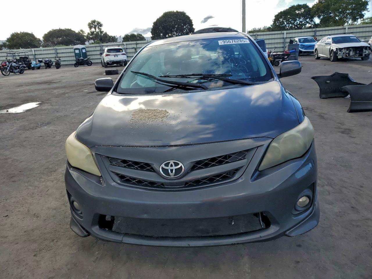 2013 Toyota Corrola Gray vin: 5YFBU4EE7DP151132