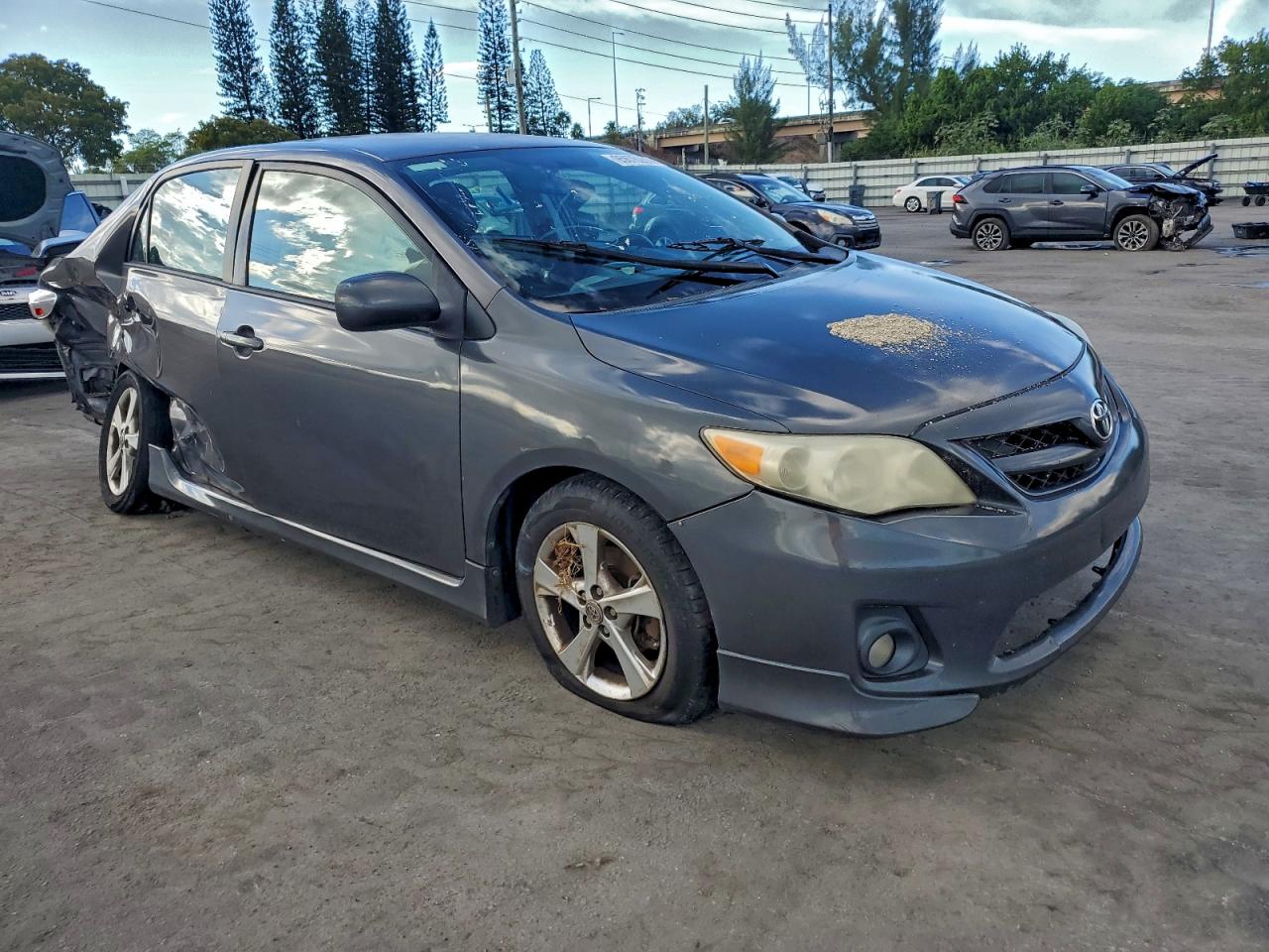 2013 Toyota Corrola Gray vin: 5YFBU4EE7DP151132