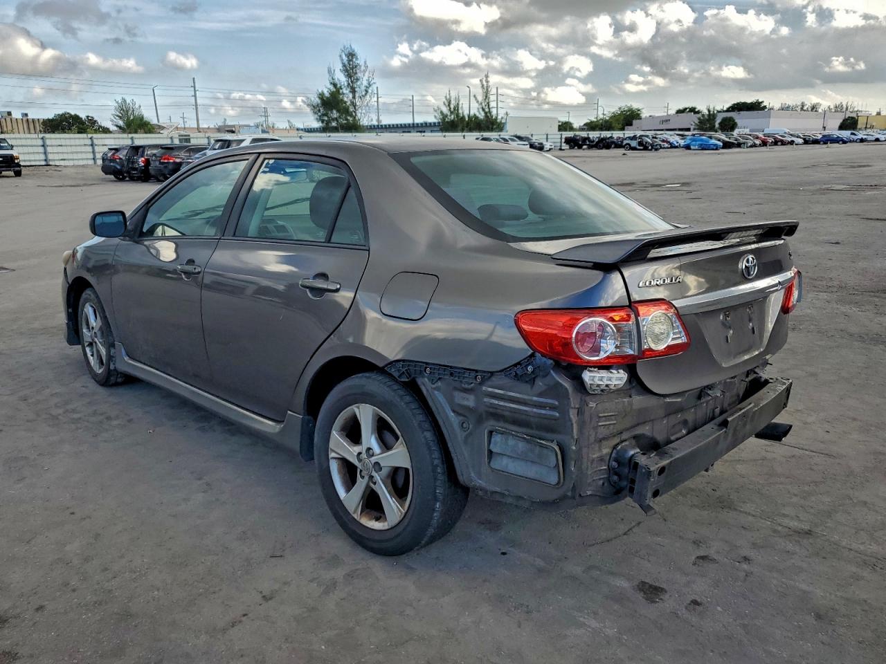 2013 Toyota Corrola Gray vin: 5YFBU4EE7DP151132