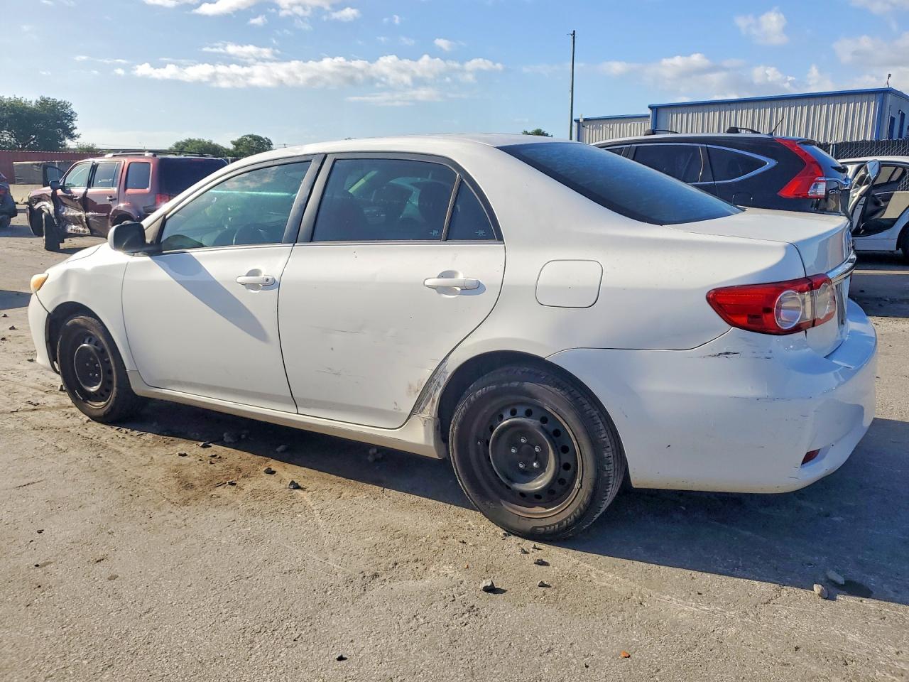 2013 Toyota Corolla Le White vin: 5YFBU4EE7DP158985