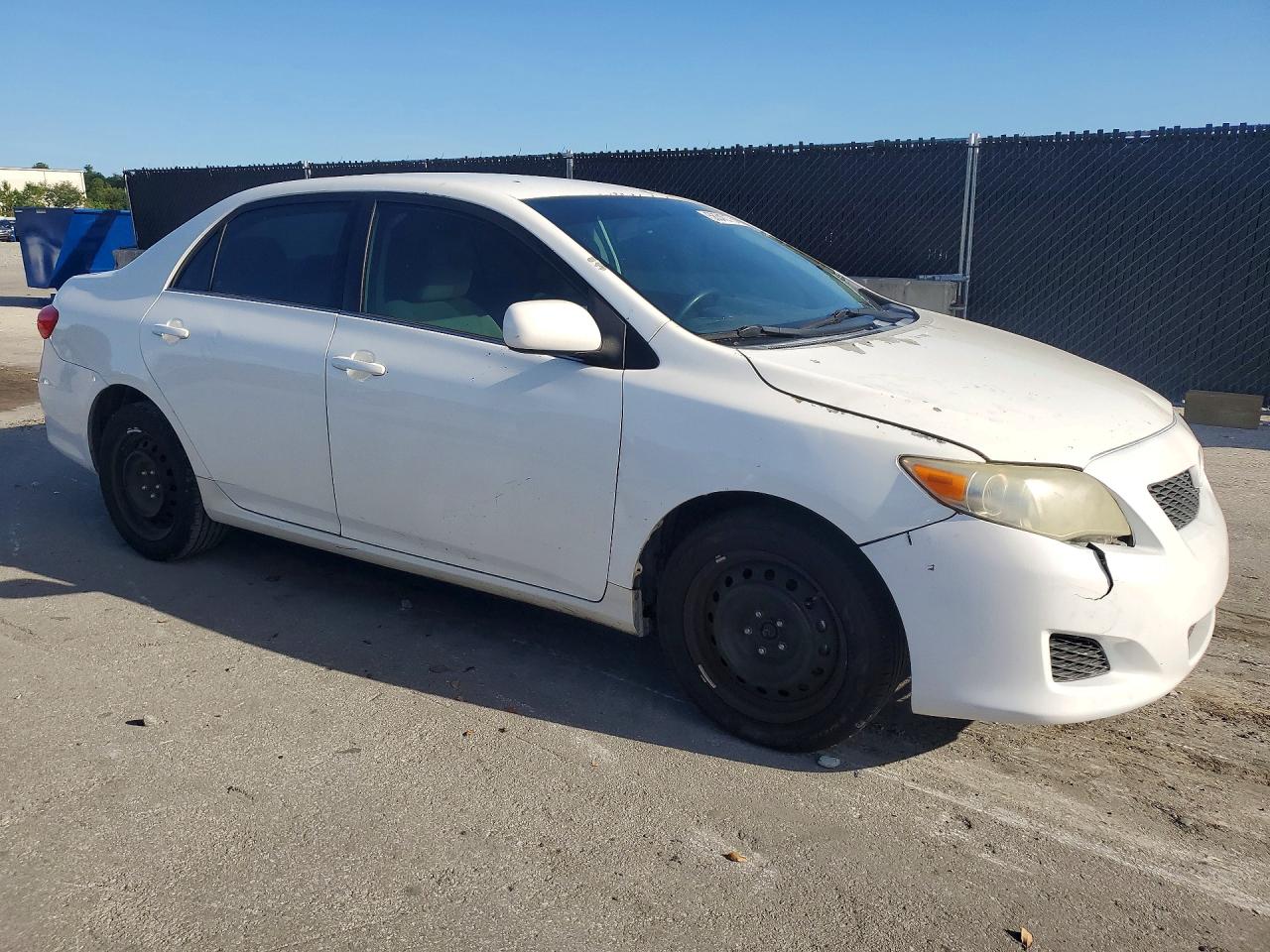 2013 Toyota Corolla Le White vin: 5YFBU4EE7DP158985