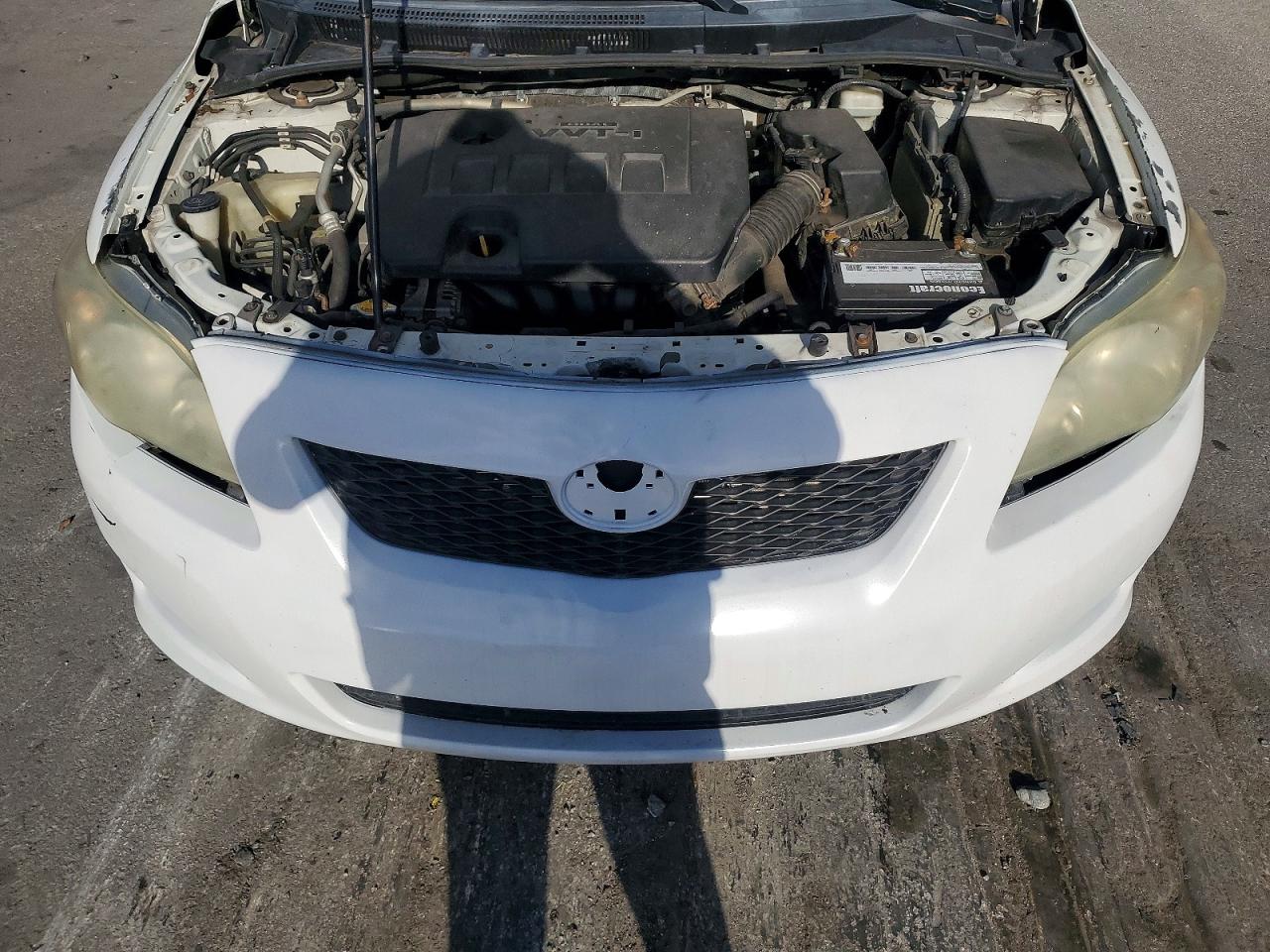 2013 Toyota Corolla Le White vin: 5YFBU4EE7DP158985