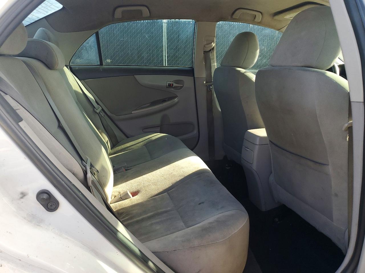 2013 Toyota Corolla Le White vin: 5YFBU4EE7DP158985