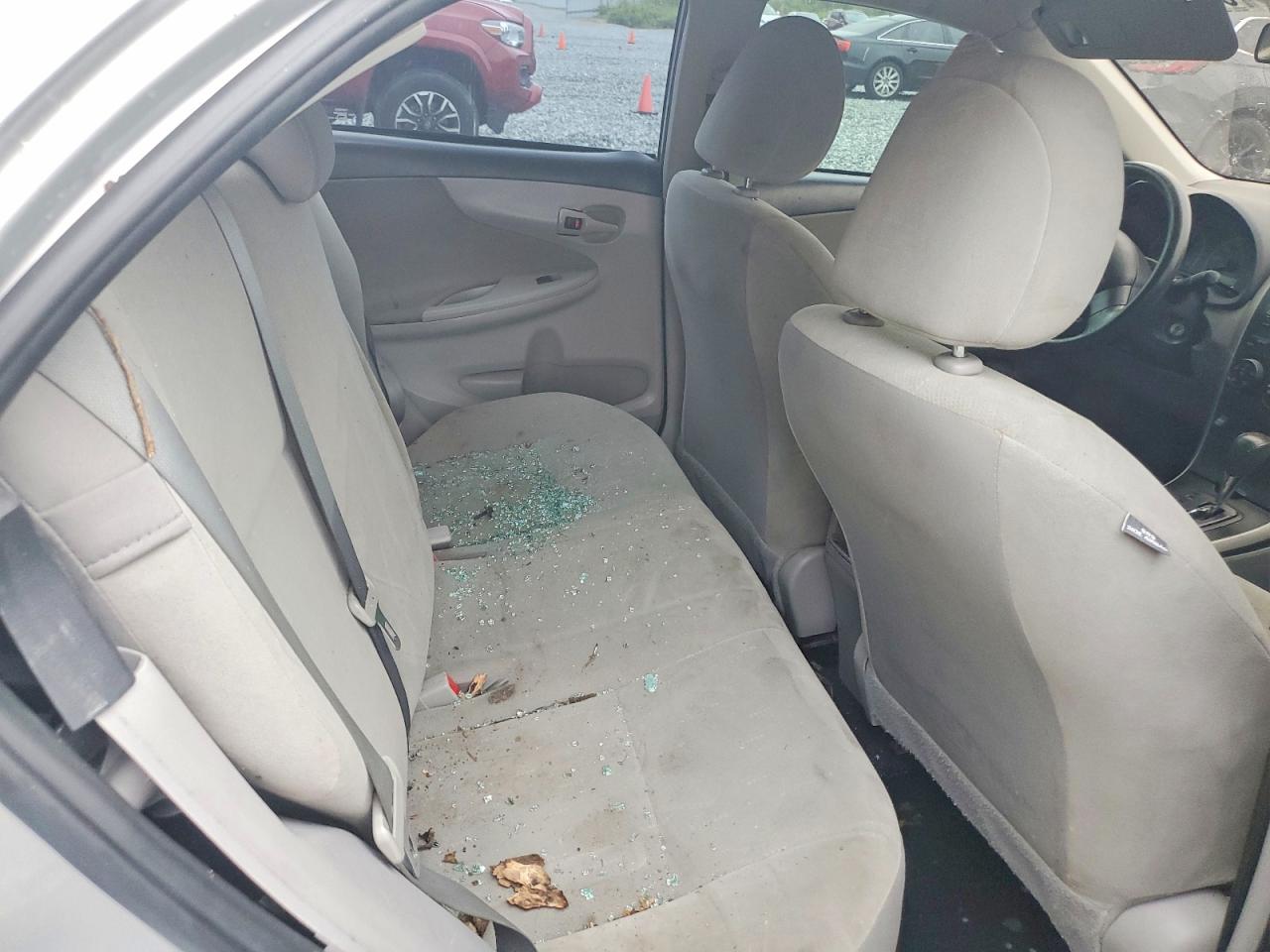 2013 Toyota Corolla L Silver vin: 5YFBU4EE7DP190786