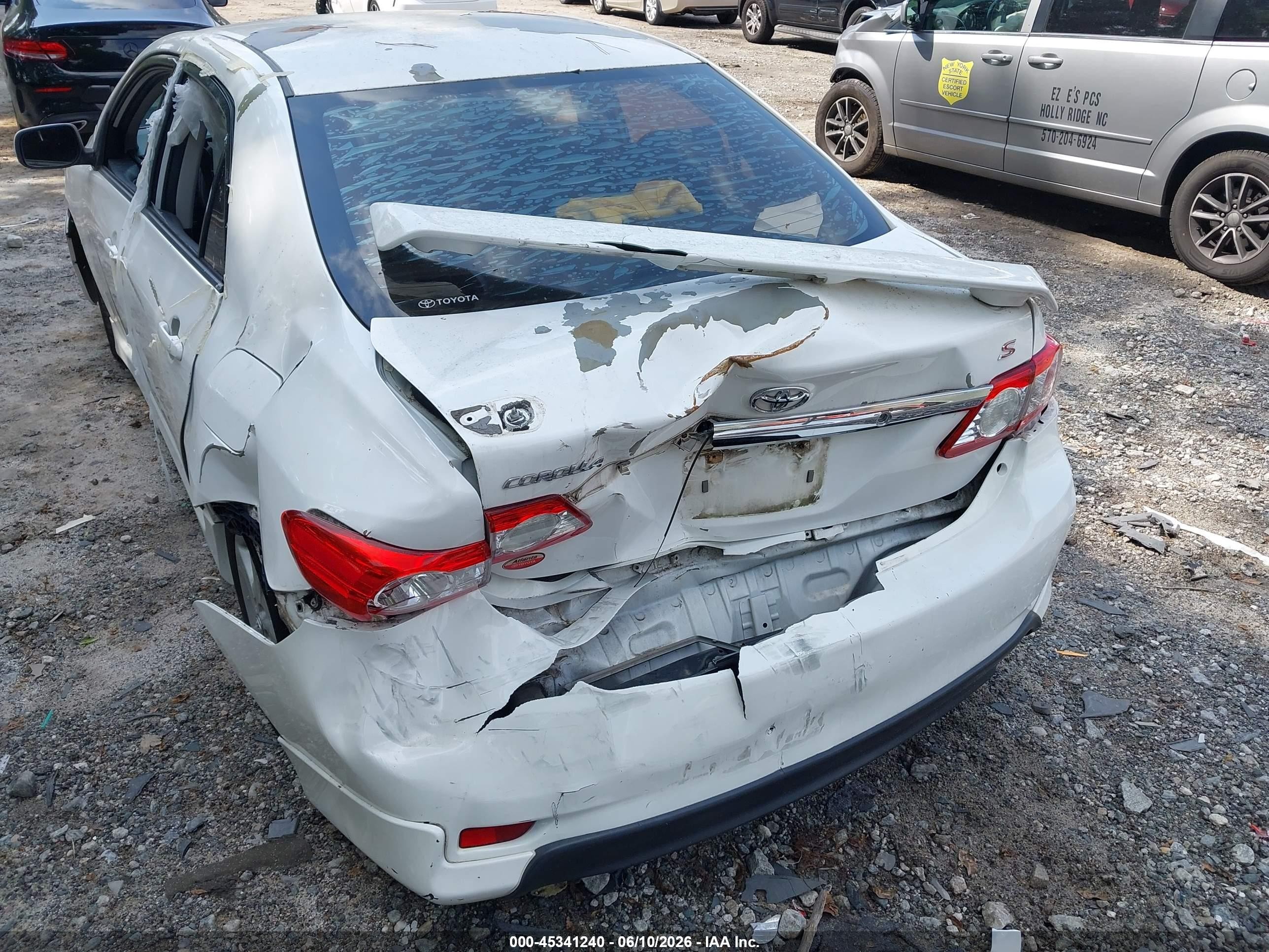 2013 Toyota Corolla S White vin: 5YFBU4EE7DP190819