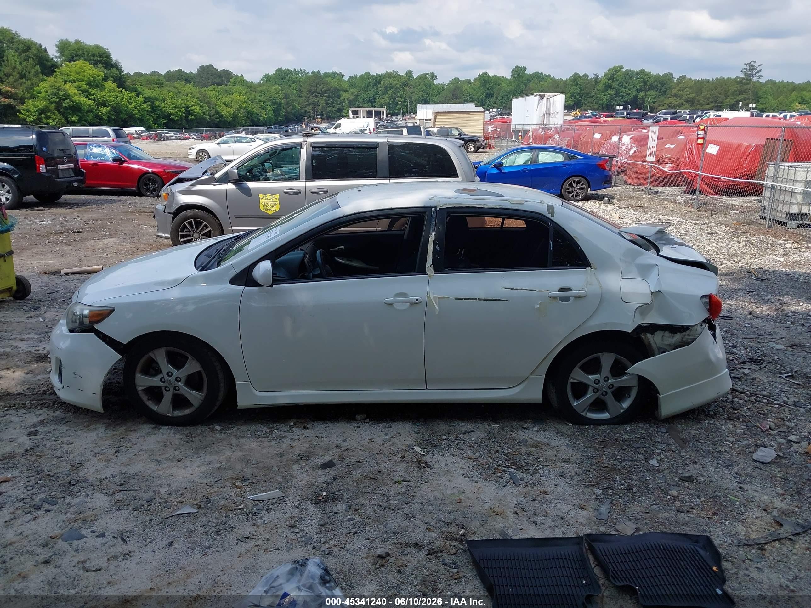 2013 Toyota Corolla S White vin: 5YFBU4EE7DP190819