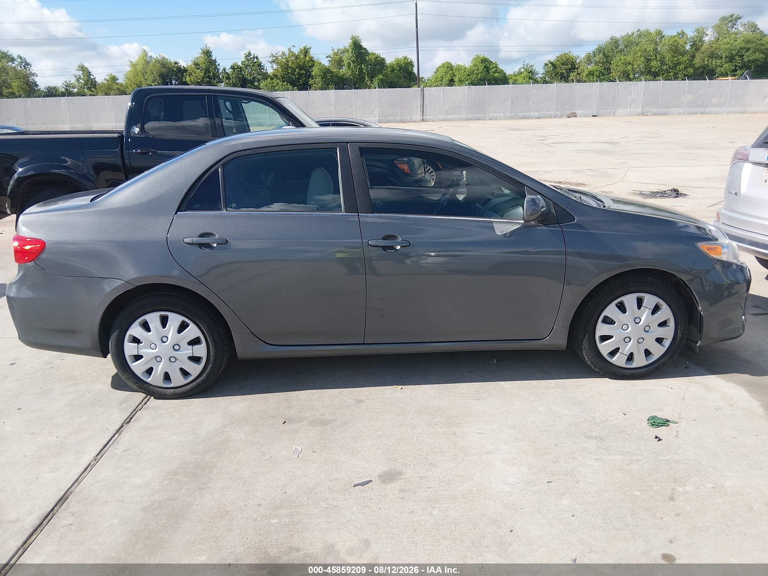 2013 Toyota Corolla Le Gray vin: 5YFBU4EE7DP193395