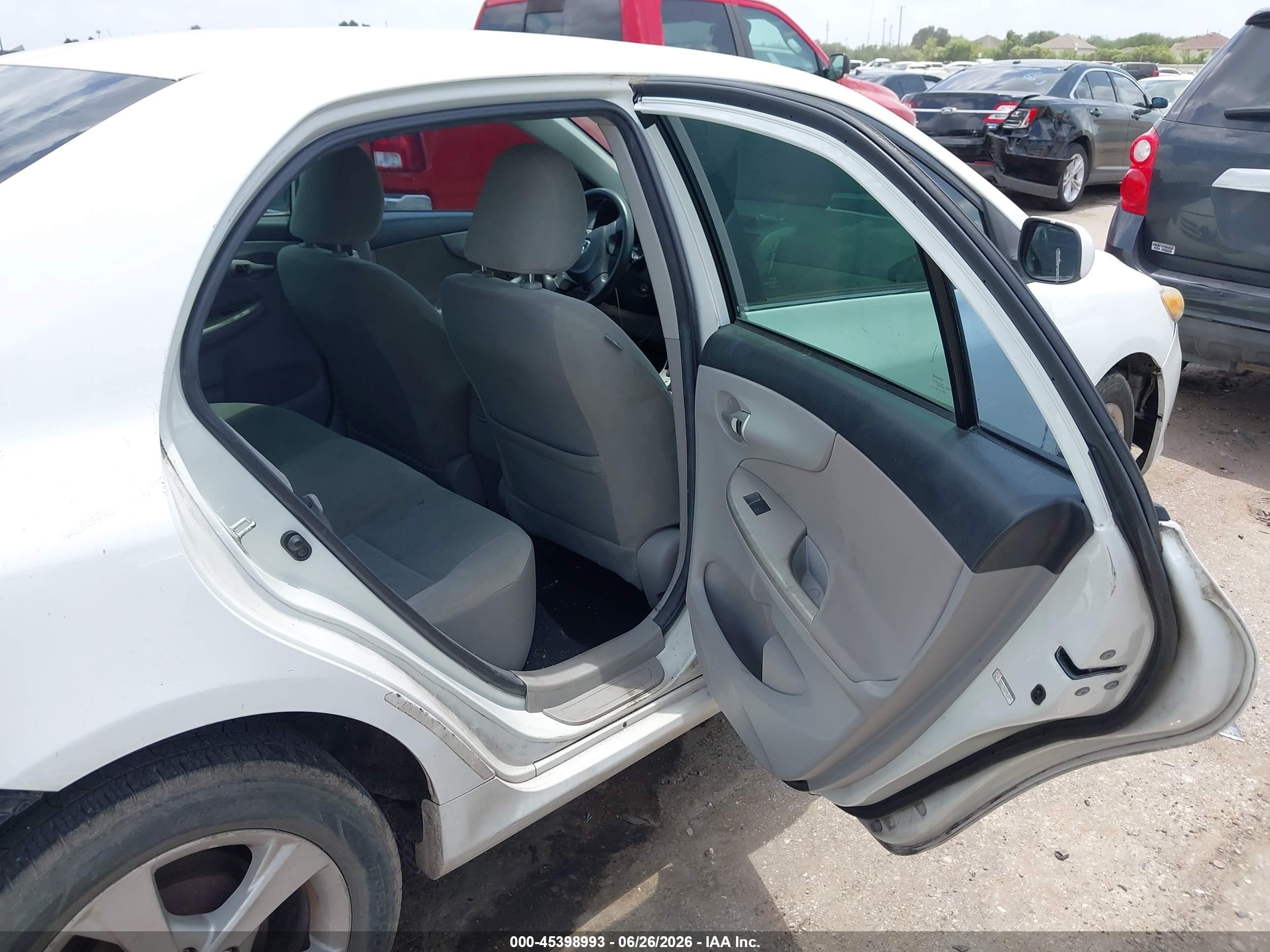 2013 Toyota Corolla Le White vin: 5YFBU4EE7DP204301