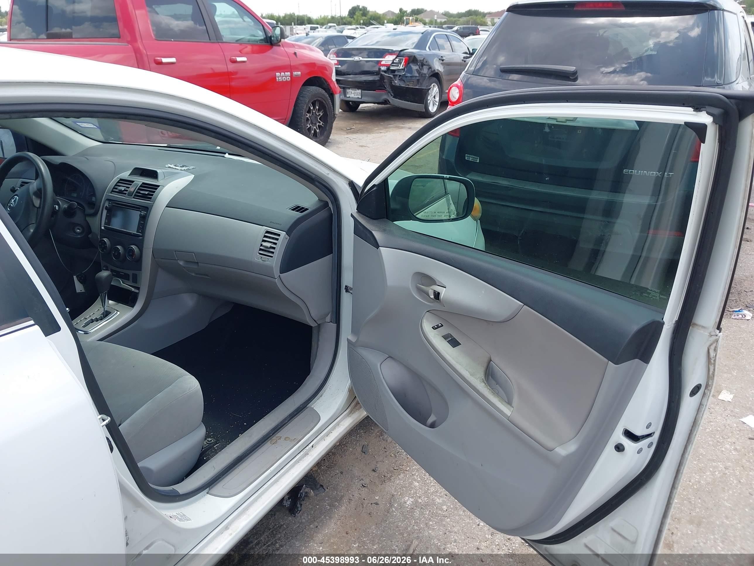2013 Toyota Corolla Le White vin: 5YFBU4EE7DP204301