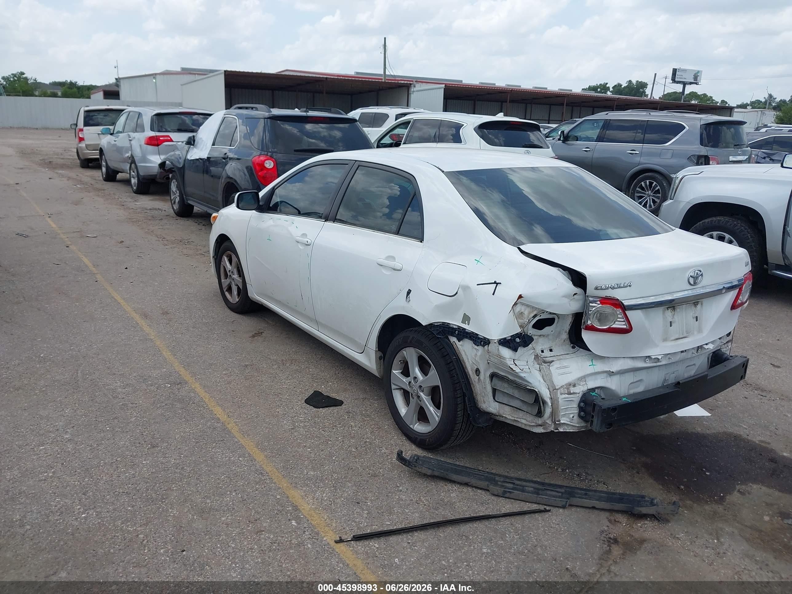 2013 Toyota Corolla Le White vin: 5YFBU4EE7DP204301