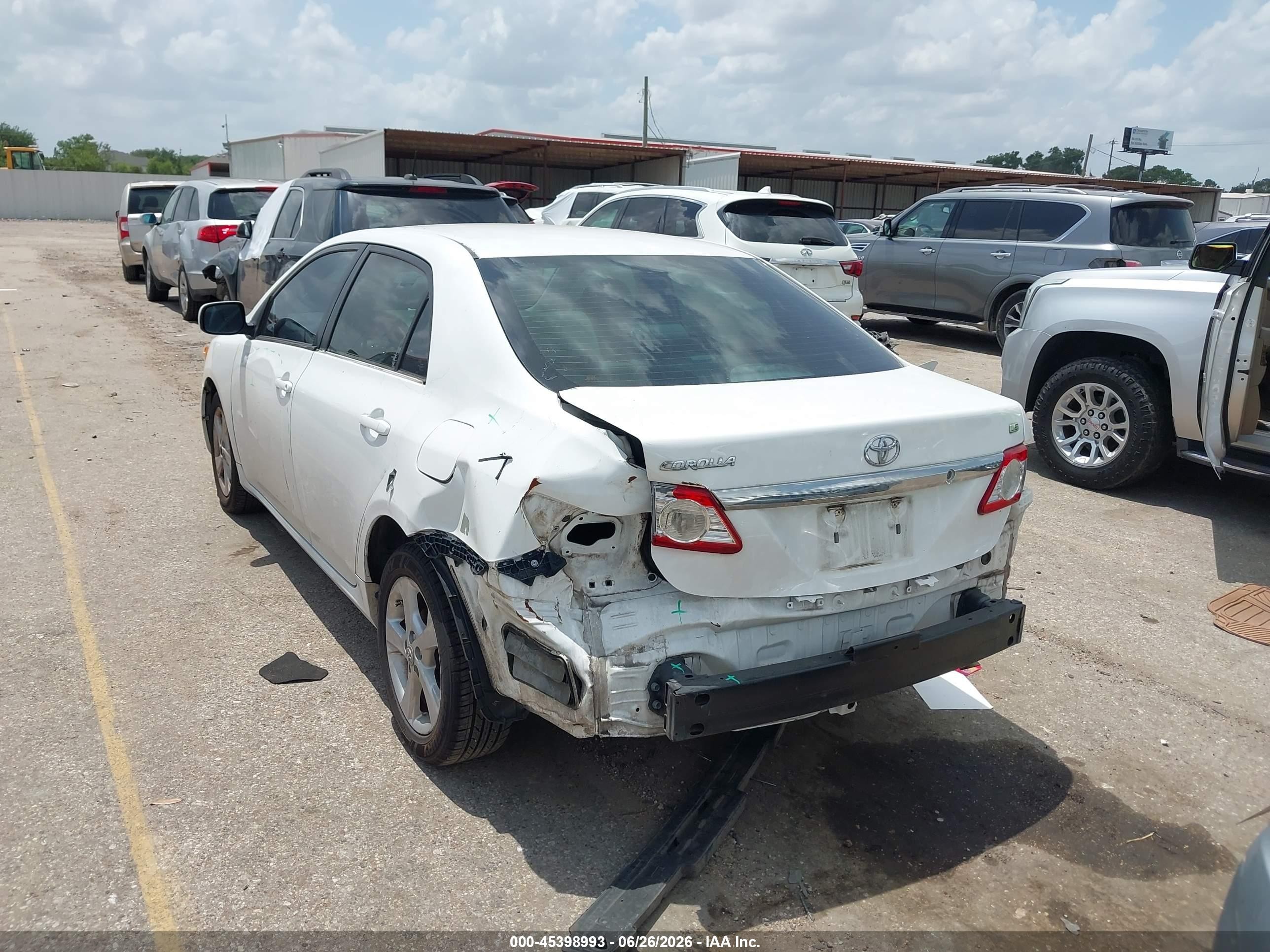 2013 Toyota Corolla Le White vin: 5YFBU4EE7DP204301