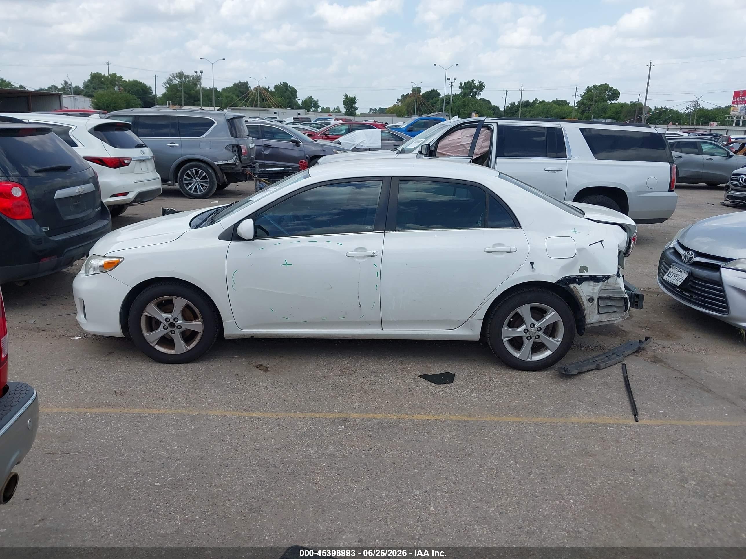 2013 Toyota Corolla Le White vin: 5YFBU4EE7DP204301