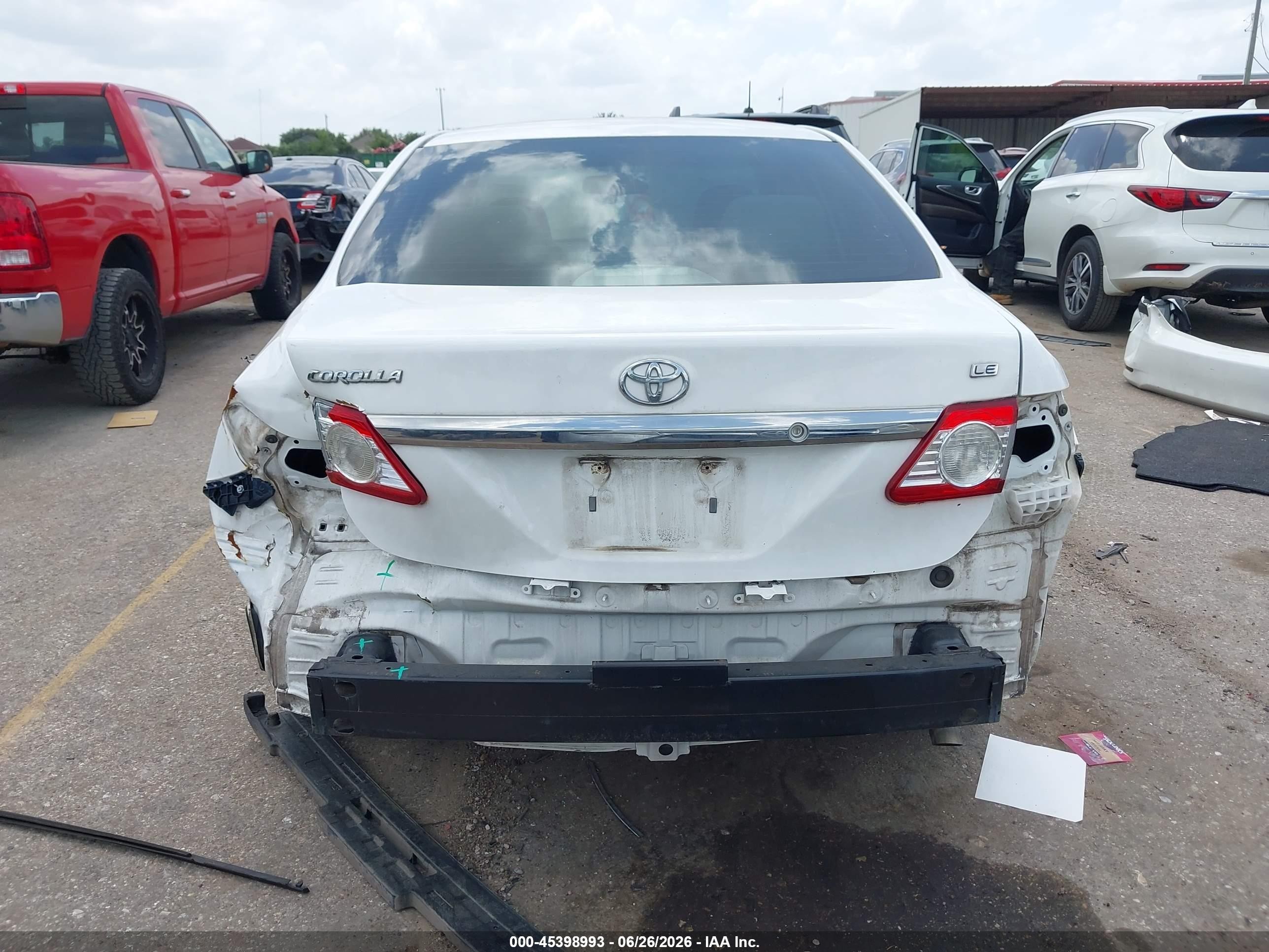 2013 Toyota Corolla Le White vin: 5YFBU4EE7DP204301