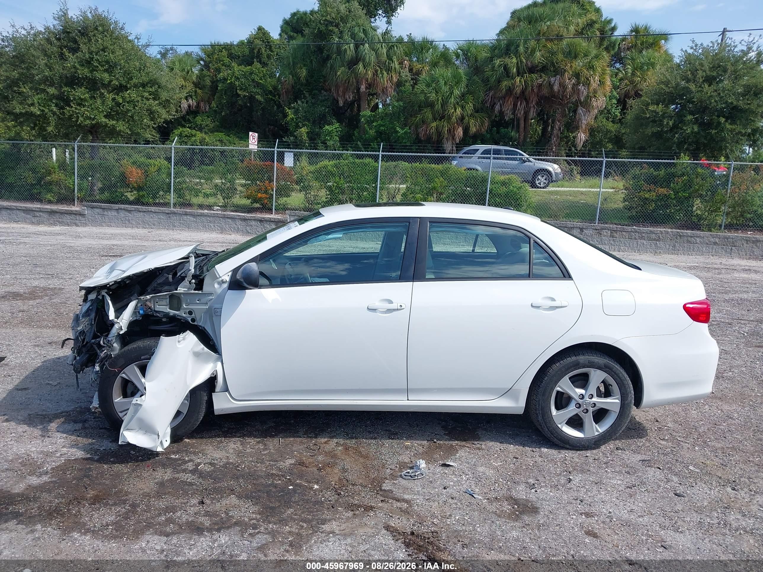 2012 Toyota Corolla Le White vin: 5YFBU4EE8CP005899