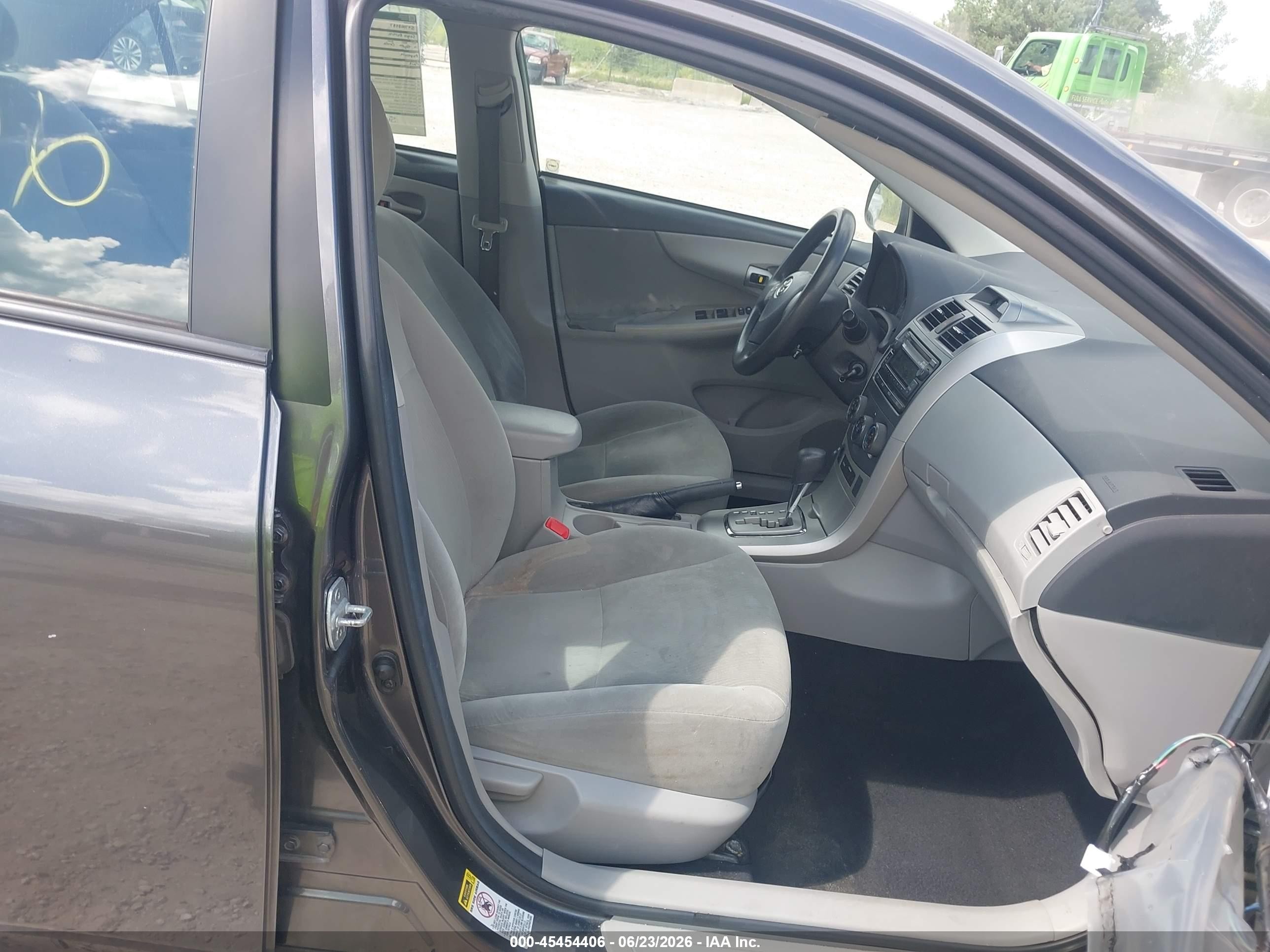 2012 Toyota Corolla Le Gray vin: 5YFBU4EE8CP011704