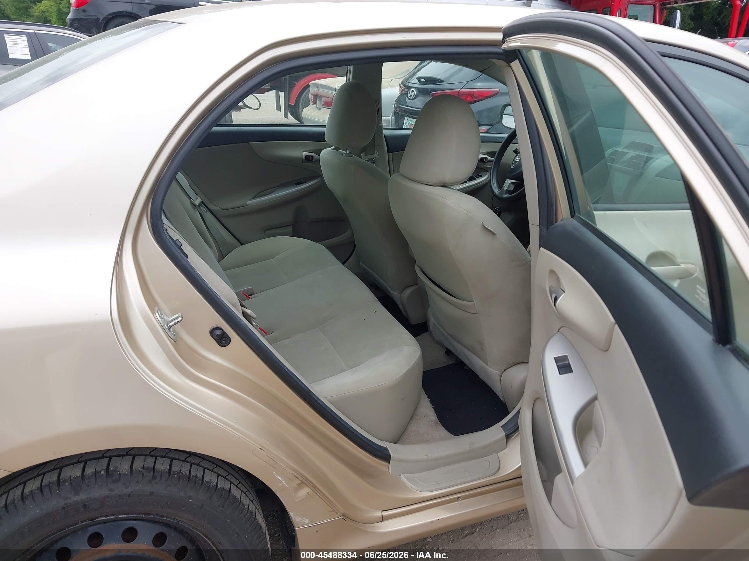 2012 Toyota Corolla Le Beige vin: 5YFBU4EE8CP027174