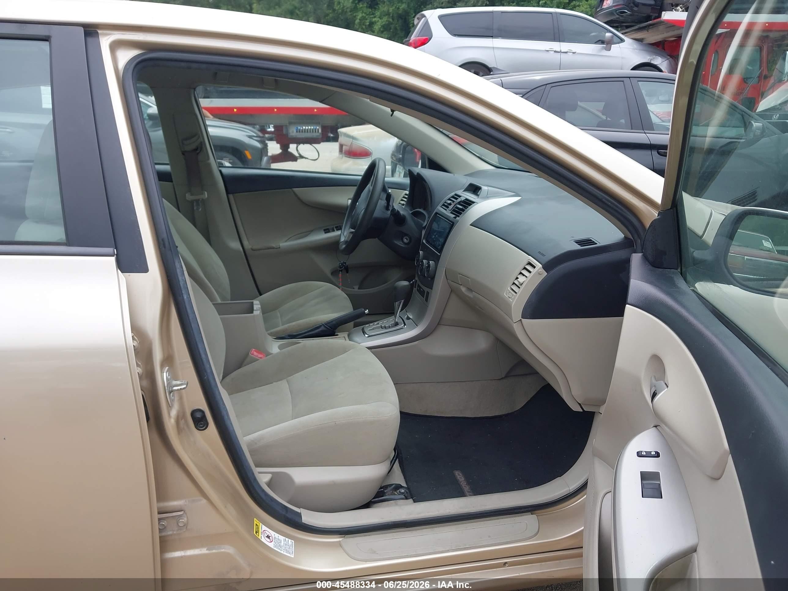 2012 Toyota Corolla Le Beige vin: 5YFBU4EE8CP027174