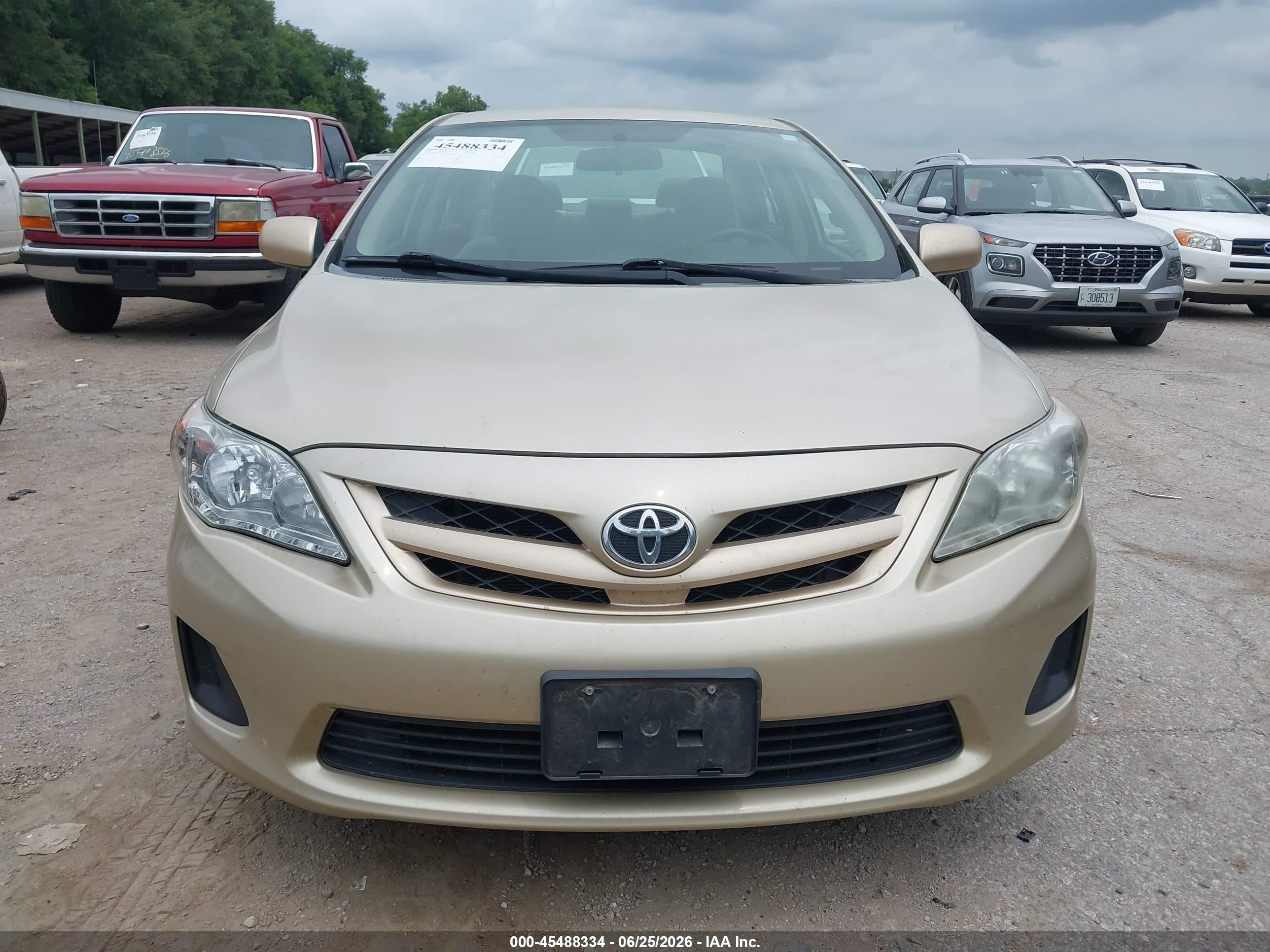 2012 Toyota Corolla Le Beige vin: 5YFBU4EE8CP027174