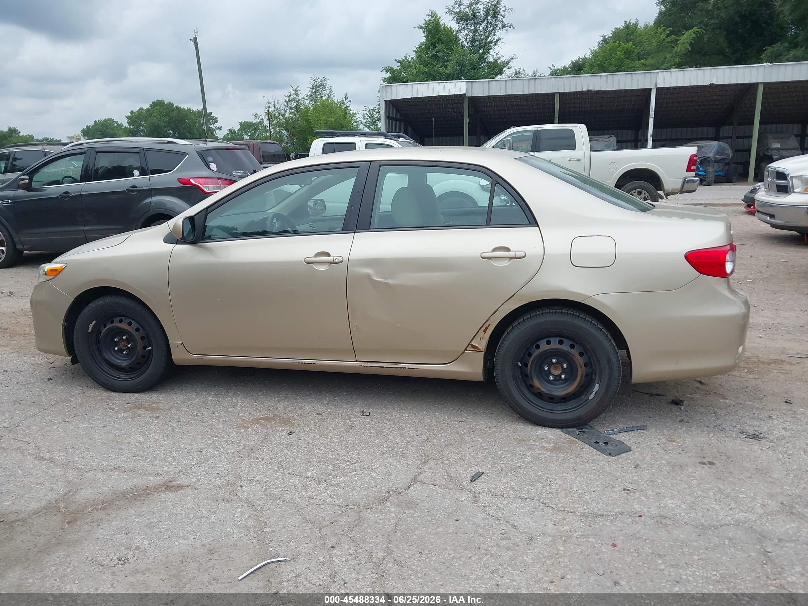 2012 Toyota Corolla Le Beige vin: 5YFBU4EE8CP027174
