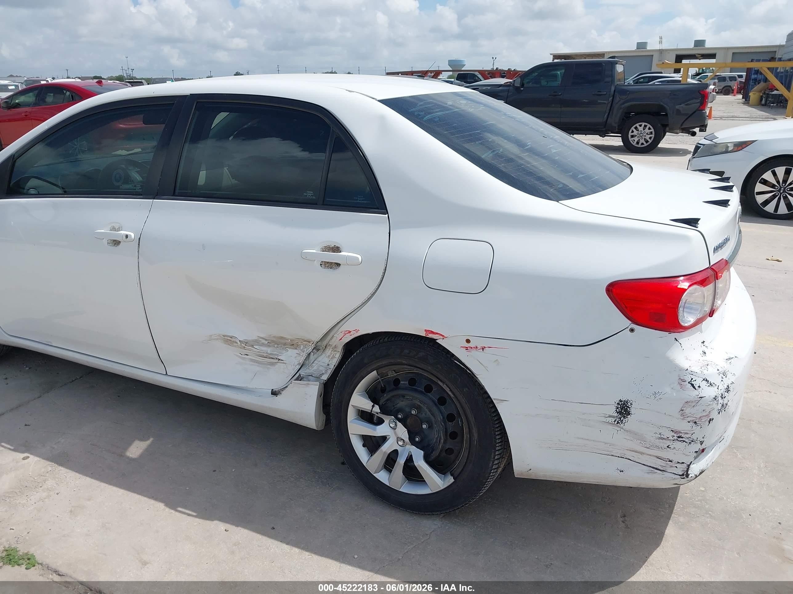 2012 Toyota Corolla Le White vin: 5YFBU4EE8CP045478