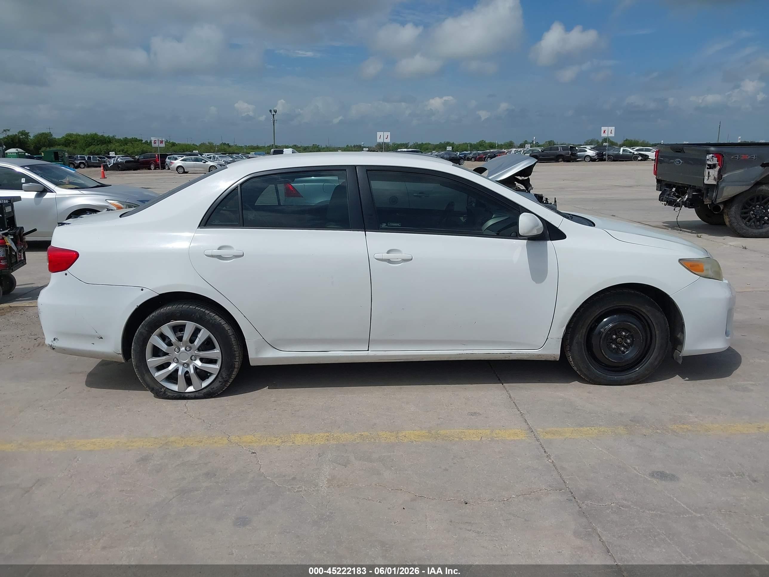 2012 Toyota Corolla Le White vin: 5YFBU4EE8CP045478