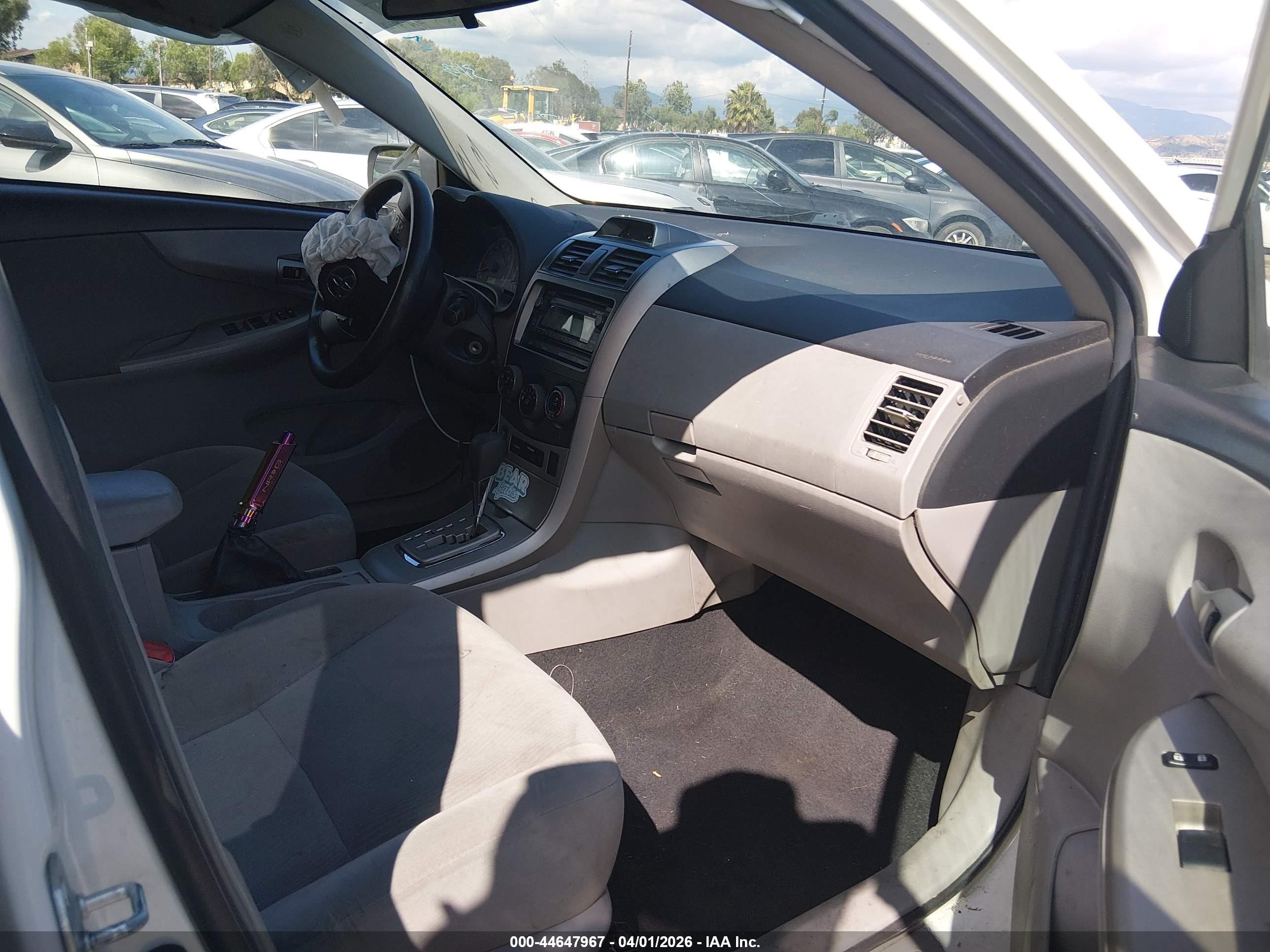 2012 Toyota Corolla Le Белый vin: 5YFBU4EE8CP050938