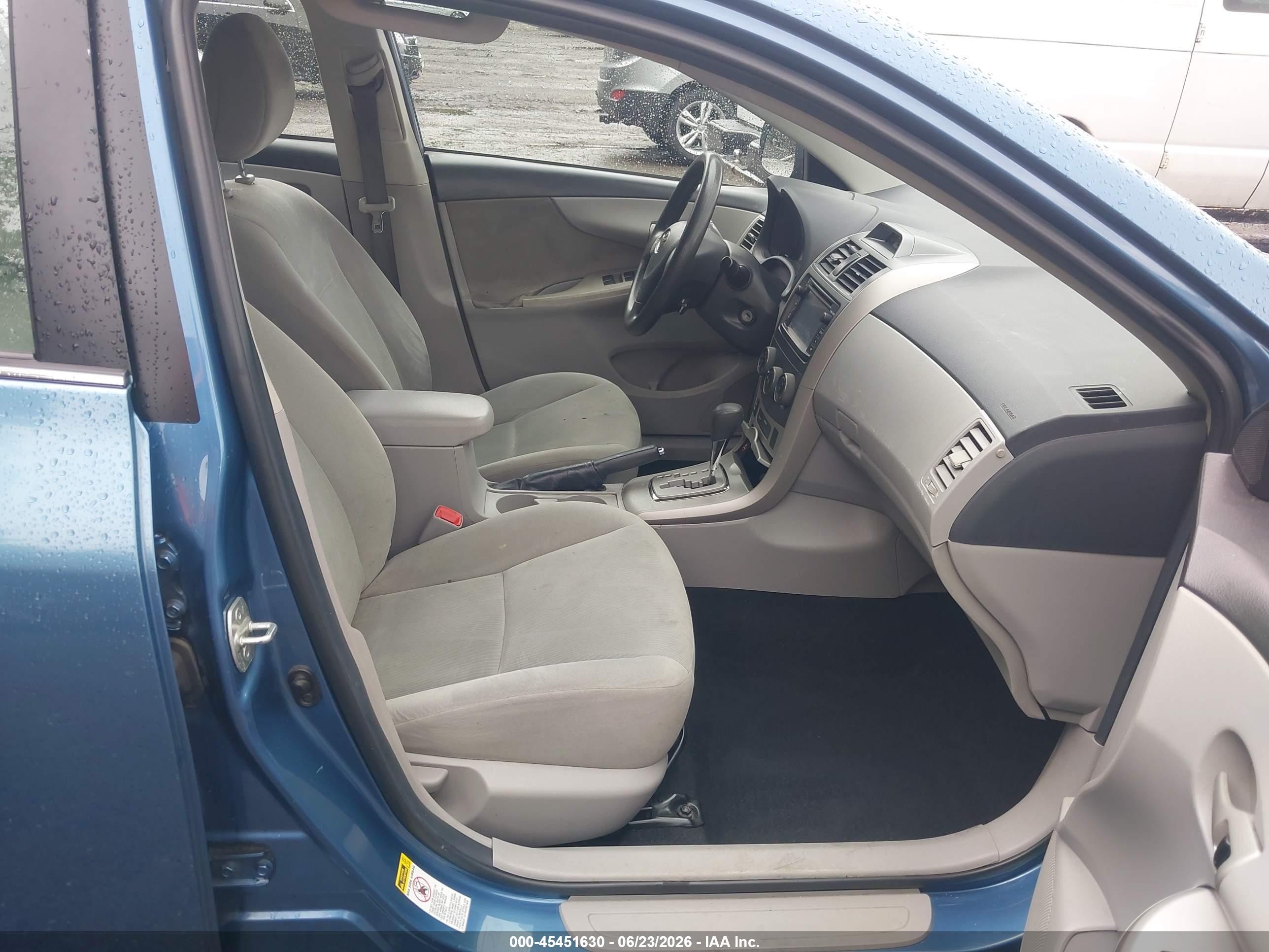 2013 Toyota Corolla Le Blue vin: 5YFBU4EE8DP078434